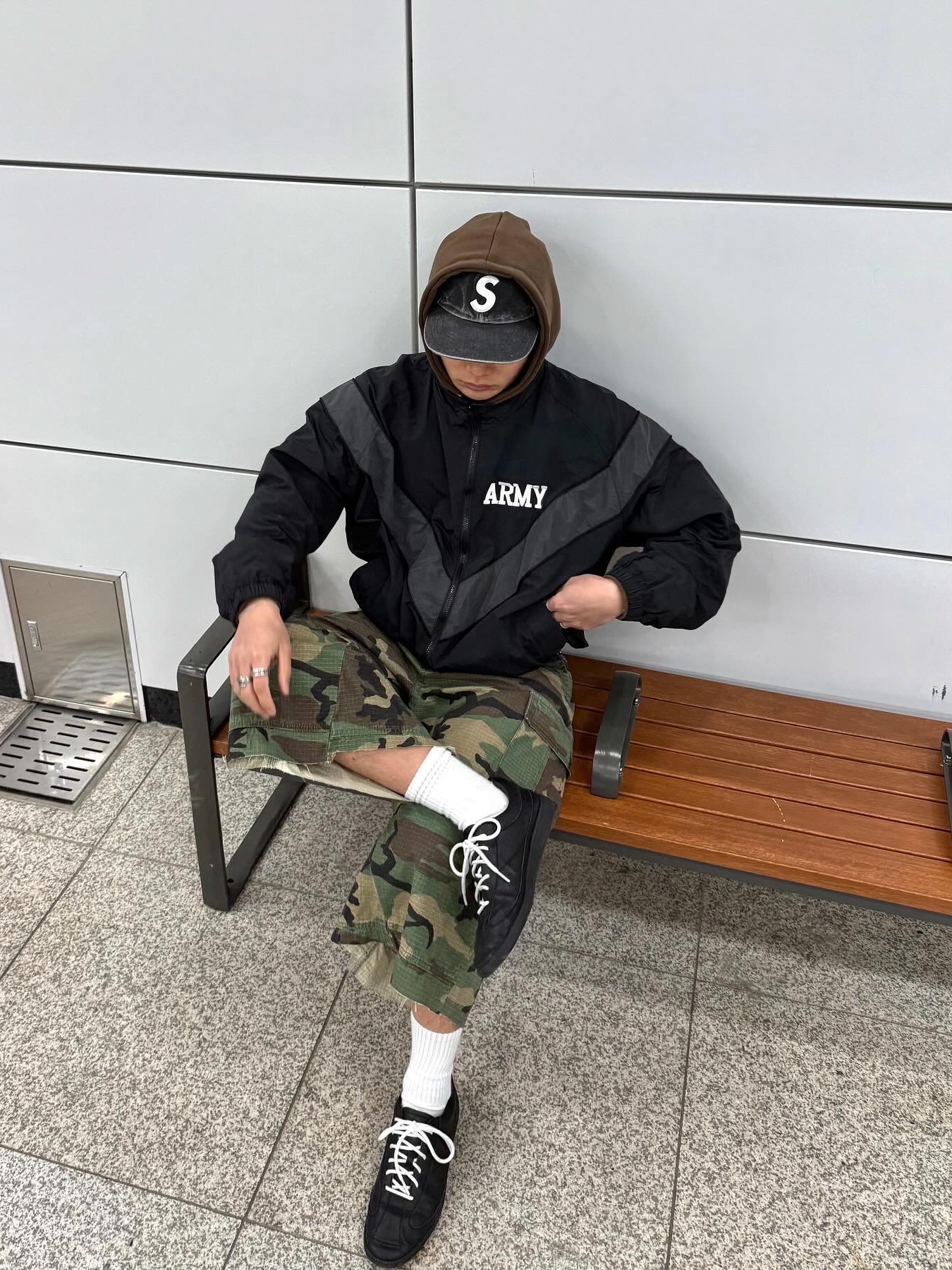 Supreme Pigment S Logo 6-Panel Black - 24FW 착용 스타일 - 3