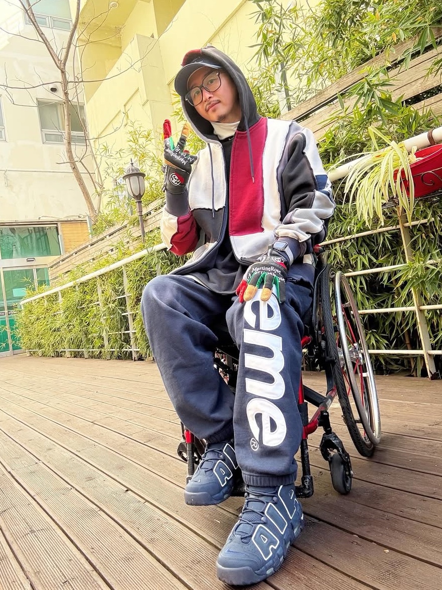 Palace Patch Me Up Zip Hood Multi Brights - 24FW, Nike Air More Uptempo Obsidian 착용 스타일 - 1