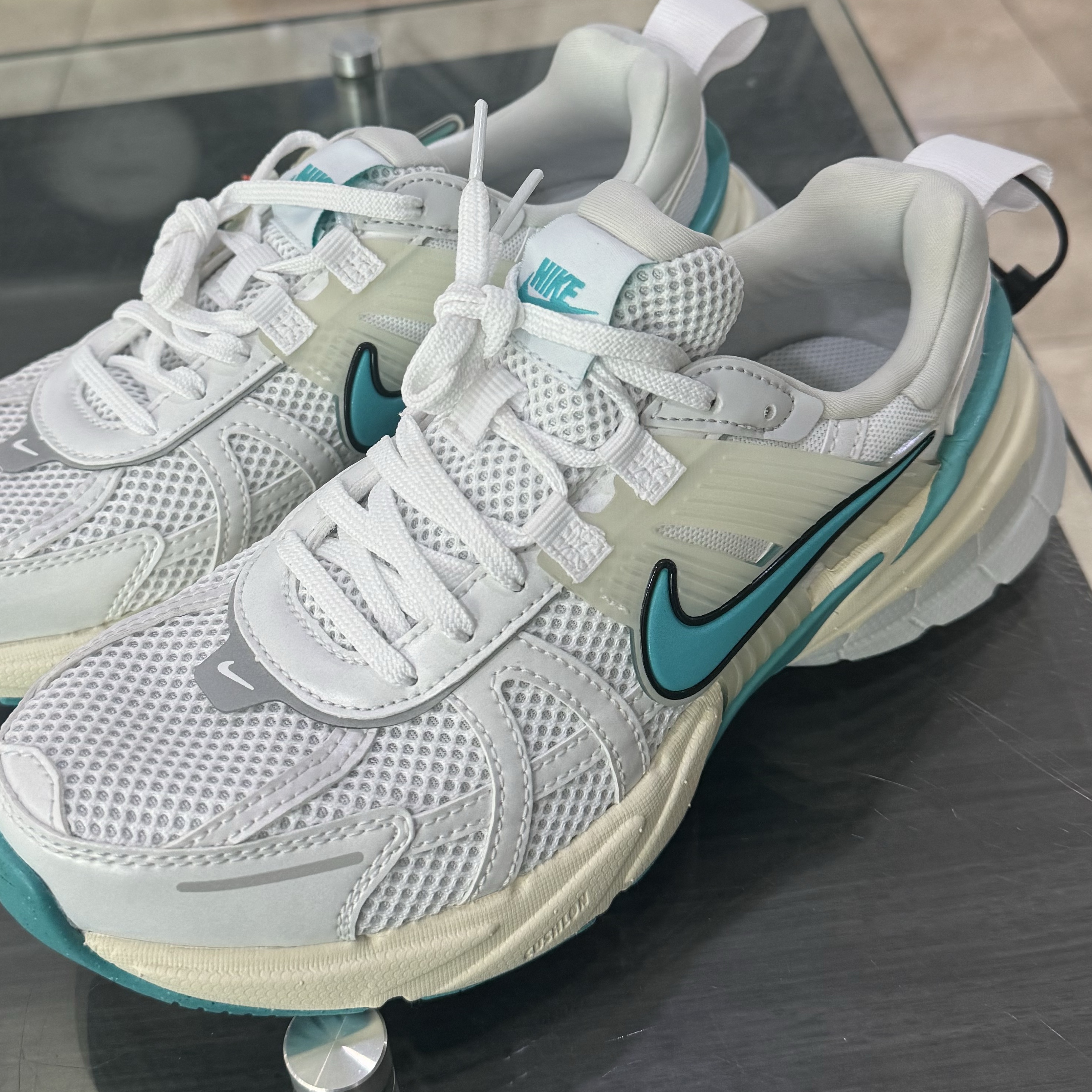 Nike V2K Run White Coconut Milk 착용 스타일