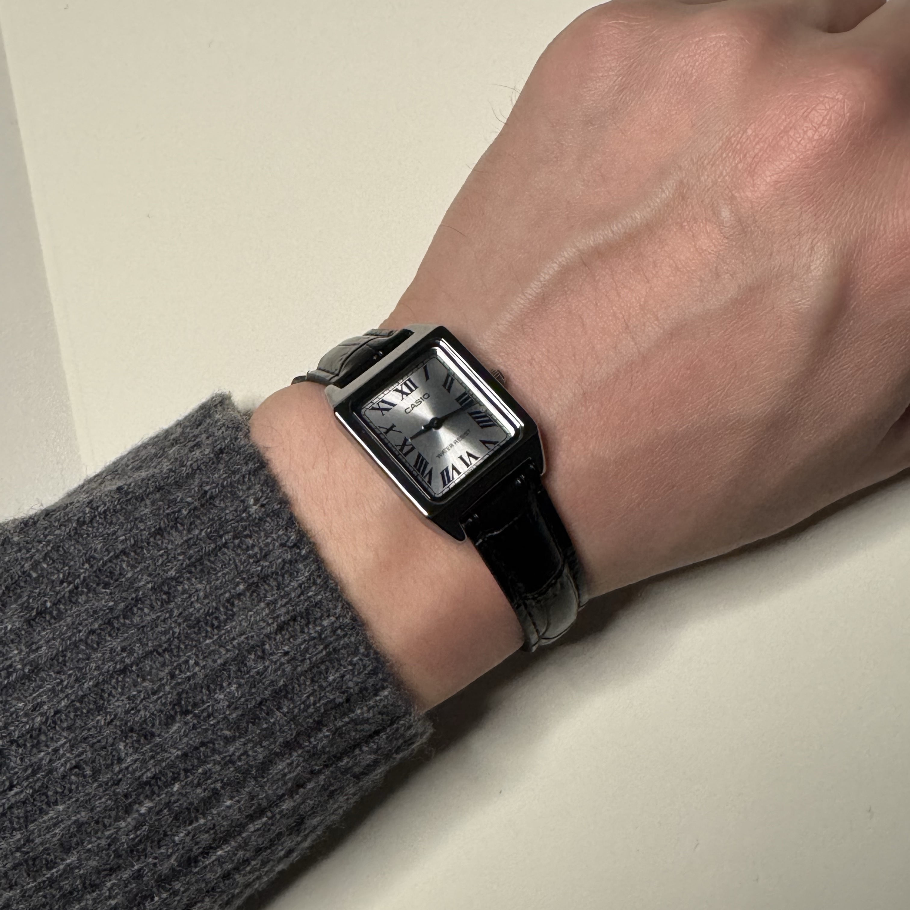 Casio LTP-V007L-7B1 착용 스타일