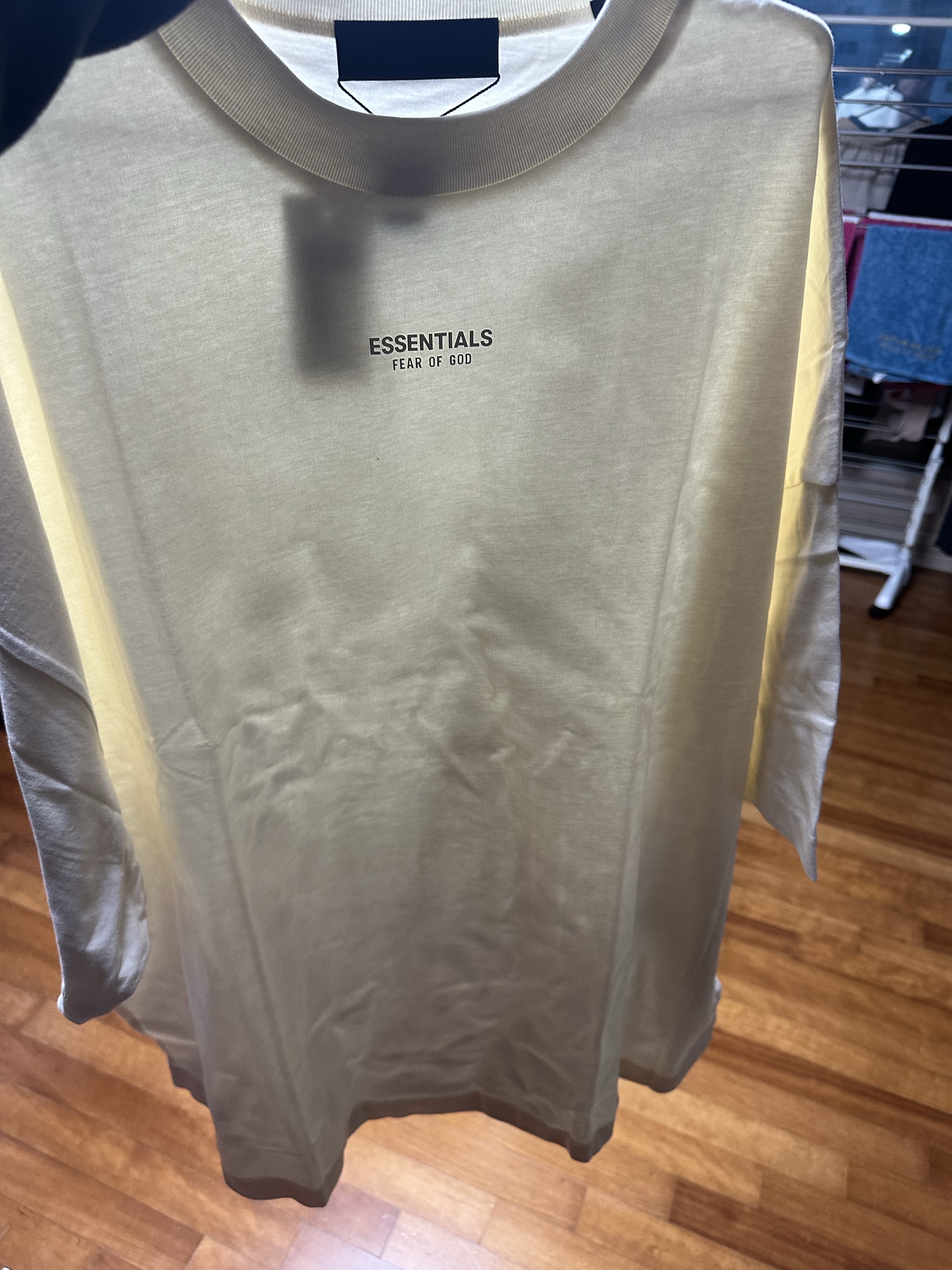Essentials T-Shirt Cloud Dancer - 23FW 착용 스타일