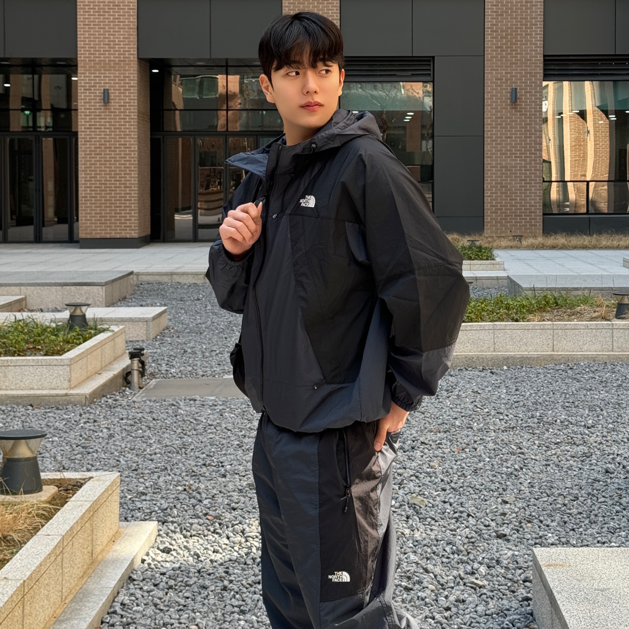 The North Face 1994 Mountain Jacket Black - 25SS, The North Face 1994 Pants Black - 25SS 착용 스타일 - 1