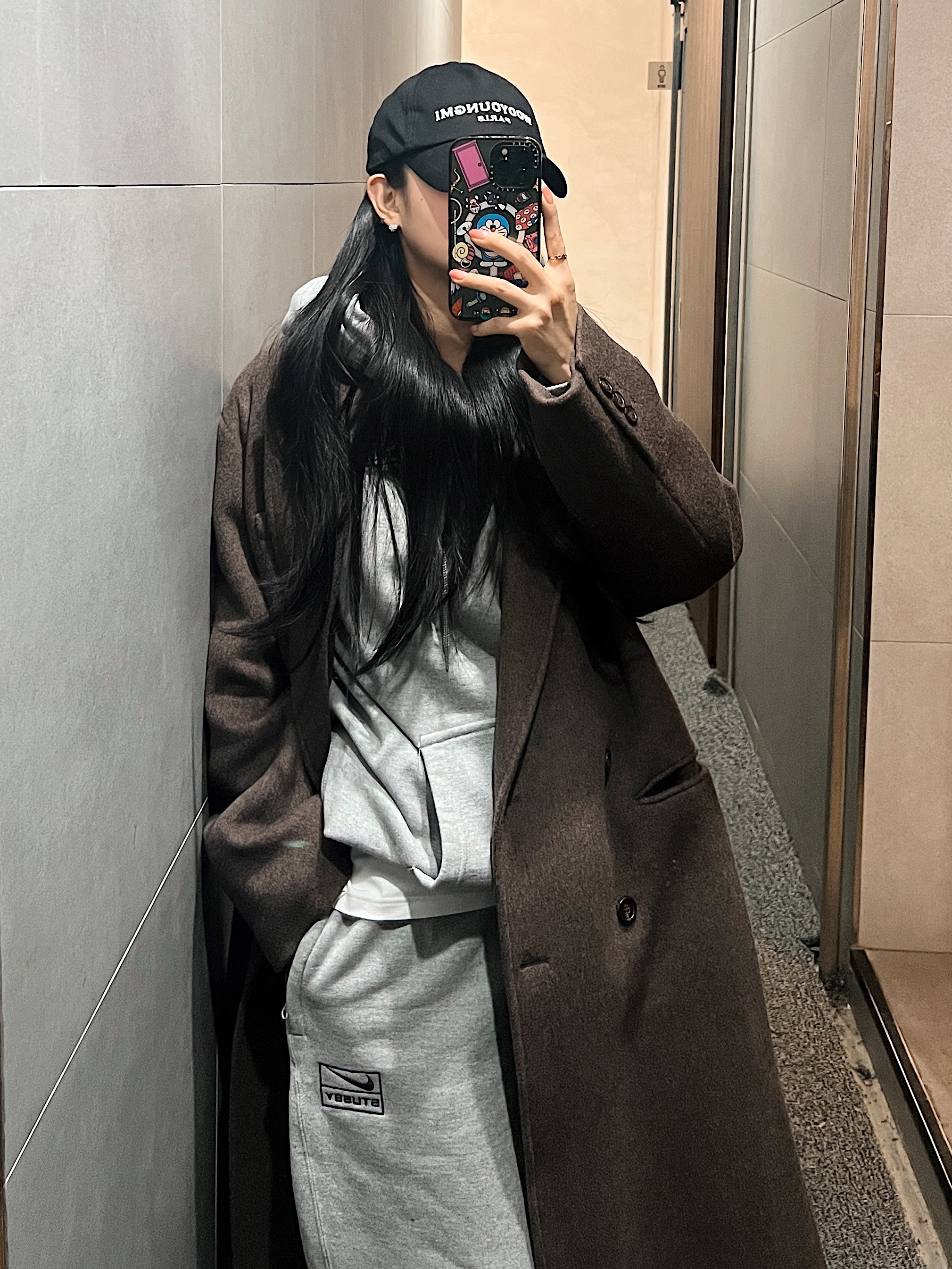 Jordan 1 x Travis Scott Retro Low OG SP Sail and Ridgerock, Nike x Stussy NRG RA Pullover Hoodie Dark Grey Heather (DJ9488-063) 착용 스타일 - 4