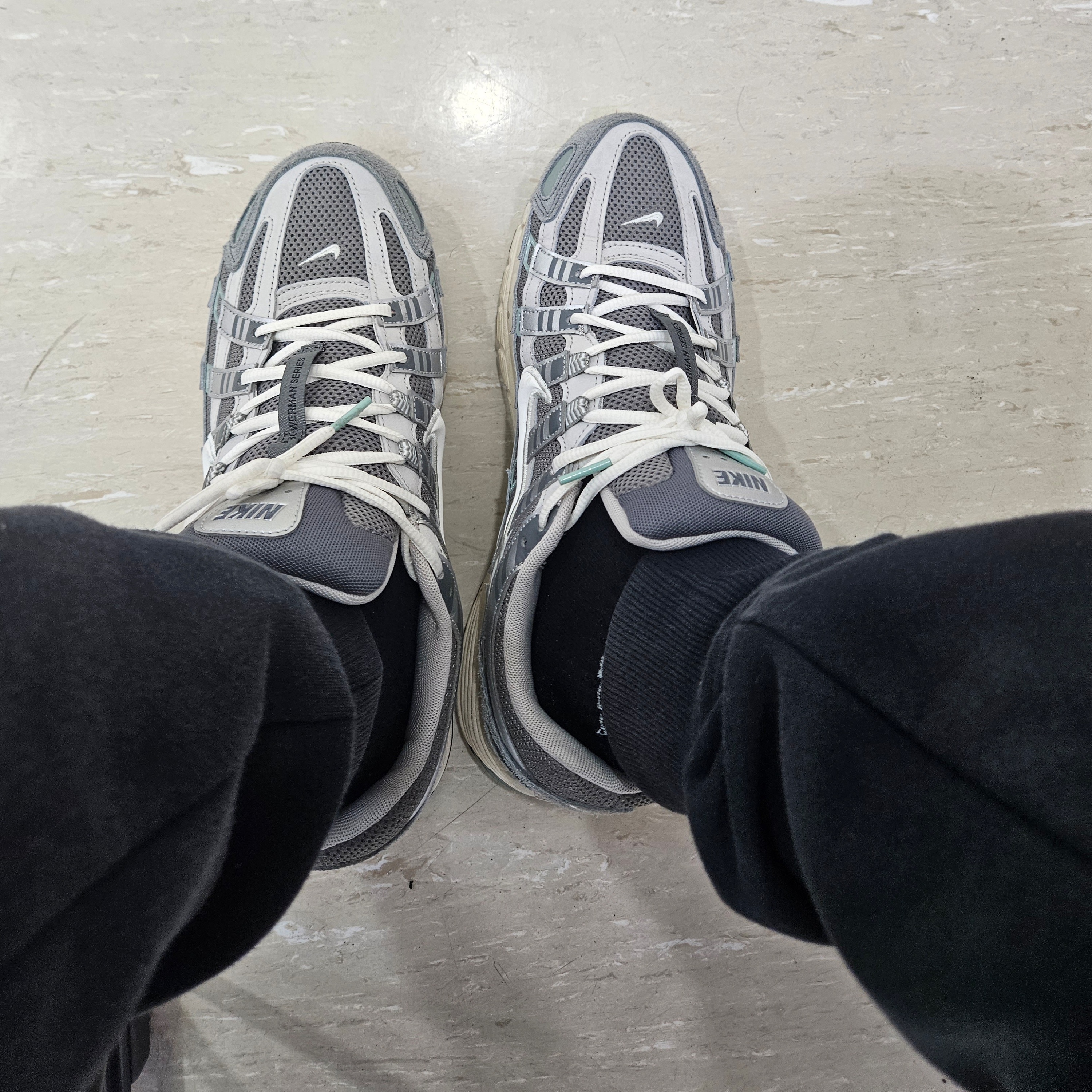 Nike P-6000 Flat Pewter Light Iron Ore 착용 스타일