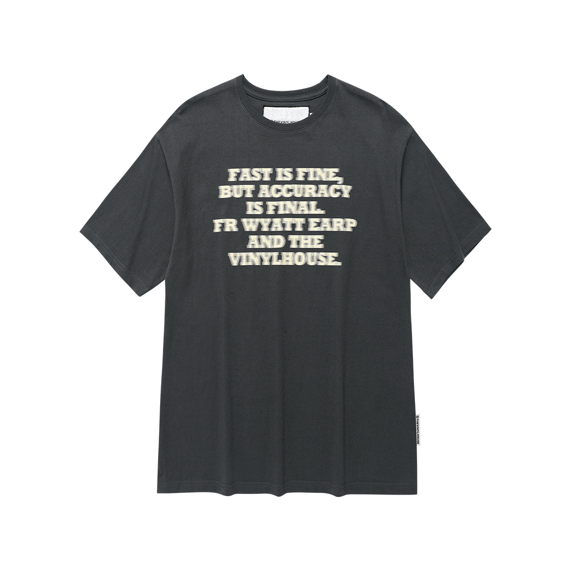 더바이닐하우스 건플라이트 타이포 티셔츠 차콜