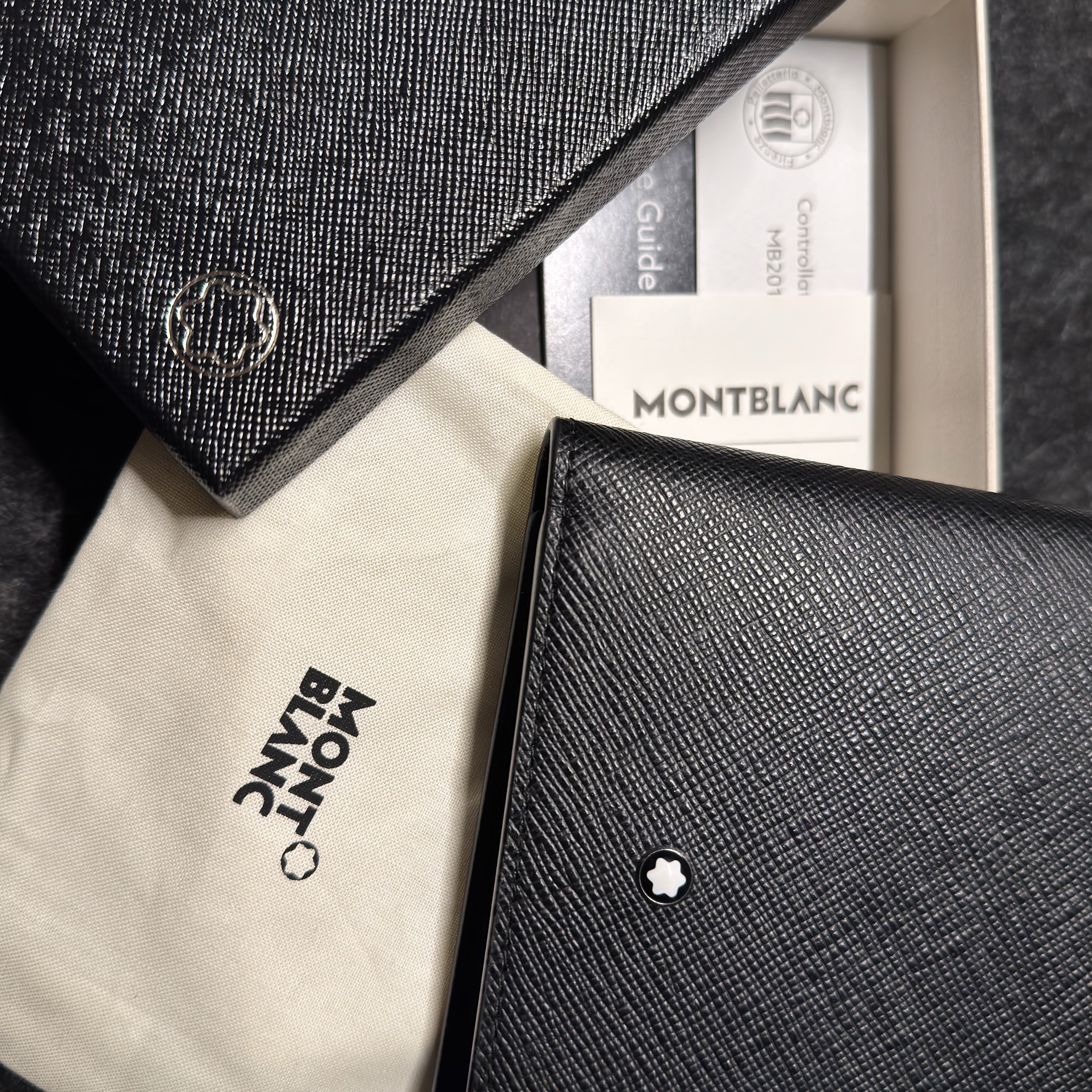 Montblanc Sartorial 6cc Wallet Black 착용 스타일 - 1
