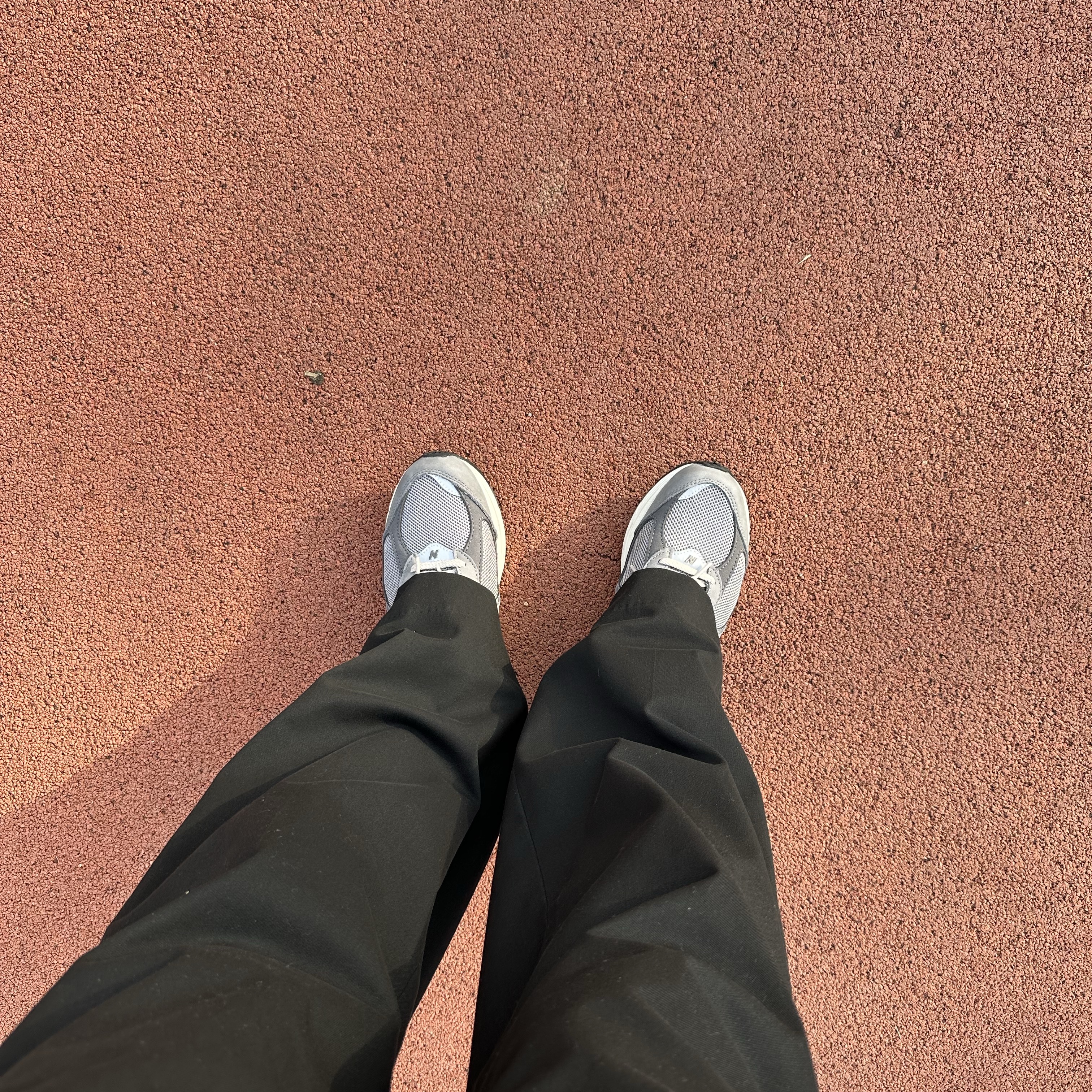 New Balance 2002R Premium Vintage Grey 착용 스타일