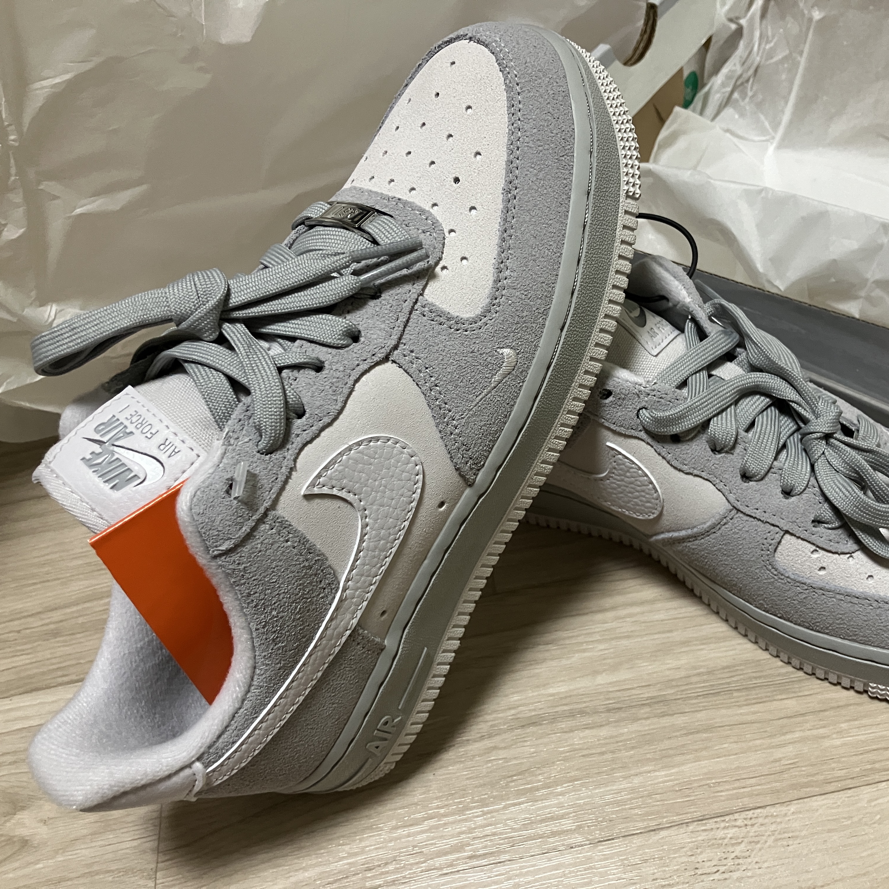 (W) Nike Air Force 1 '07 Light Smoke Grey Metallic Silver 착용 스타일