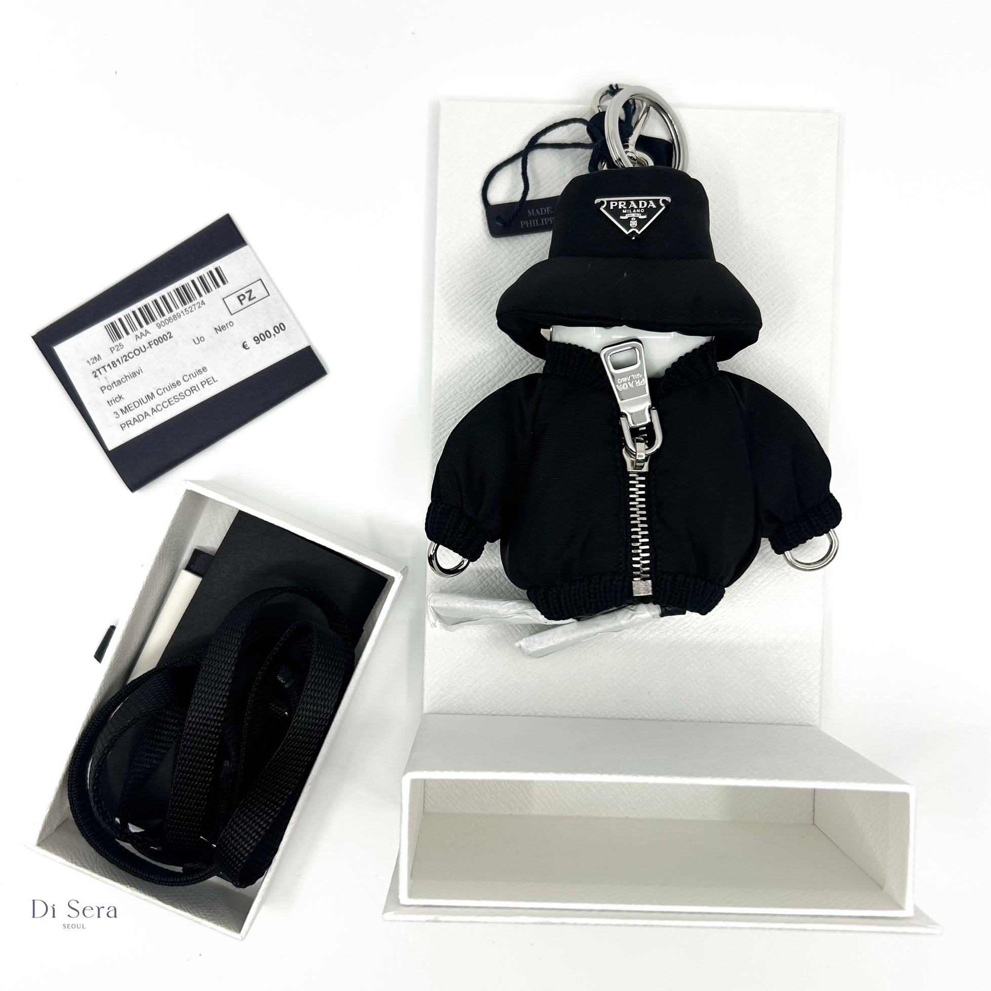 Prada Soft Robot Re-Nylon Bag Charm Black 착용 스타일 - 1