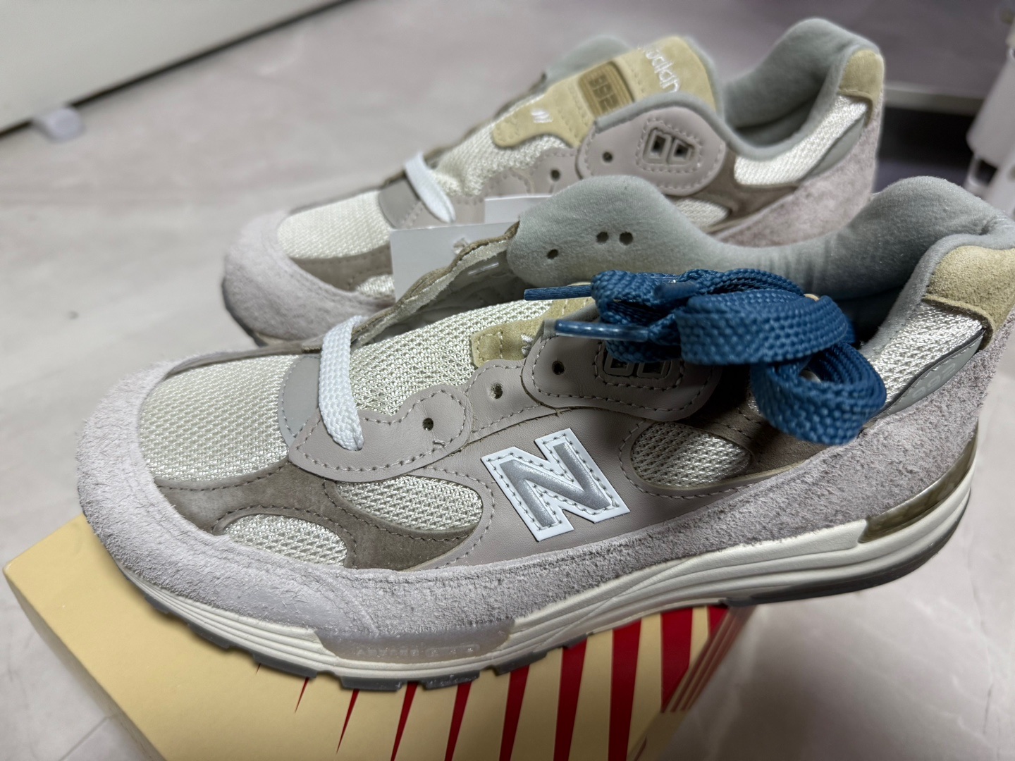 New Balance 992 Made in USA Moonrock Mushroom 착용 스타일