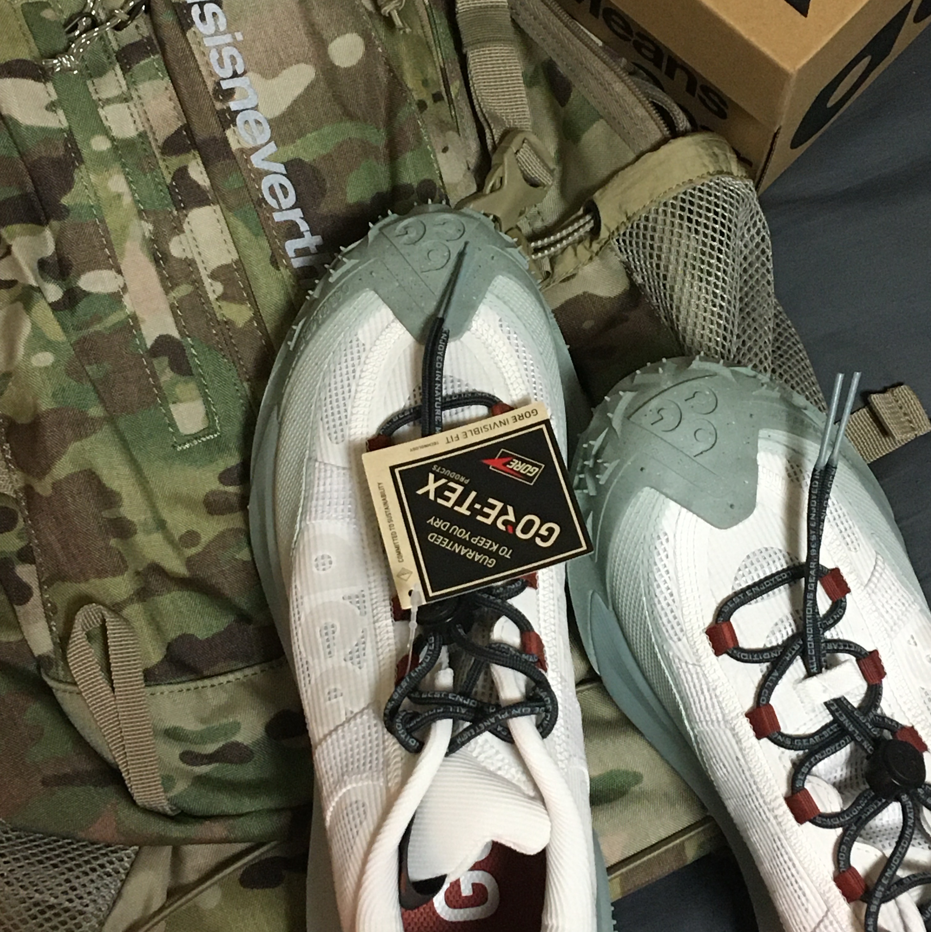 Nike ACG Mountain Fly 2 Low Gore-Tex Phantom Dark Smoke Grey, Thisisneverthat Sp Backpack 29 Black 착용 스타일 - 1
