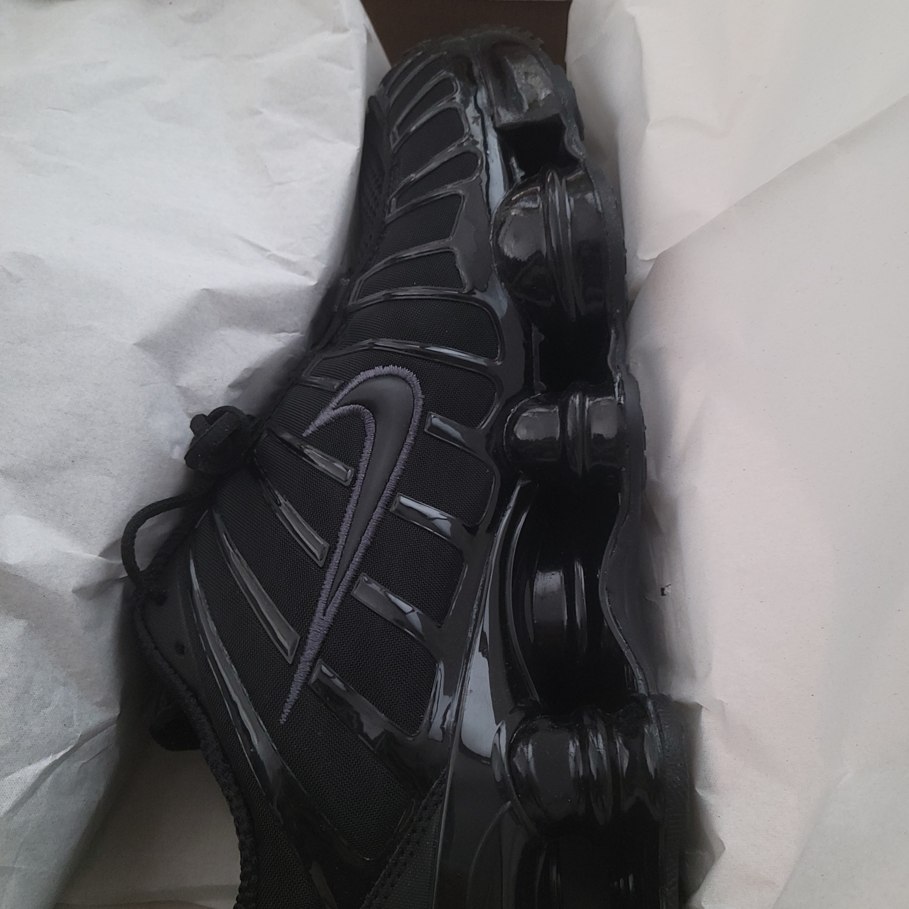 Nike Shox TL Black Metallic Hematite 착용 스타일 - 1