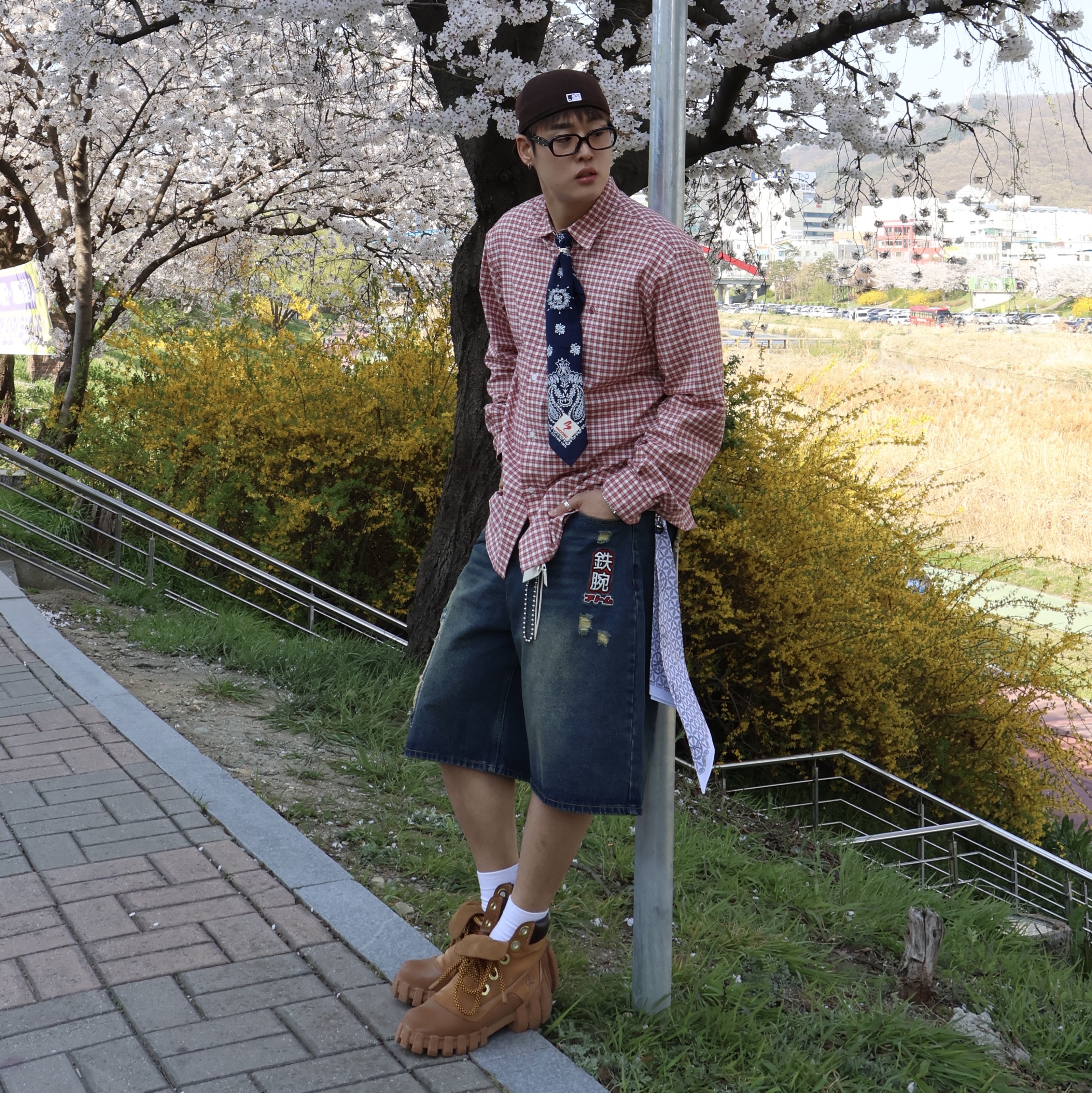 Gentle Monster x Maison Margiela MM212 Black Clear, Timberland x Humberto Leon 6 Inch Boot Wheat Nubuck - Medium 착용 스타일 - 3