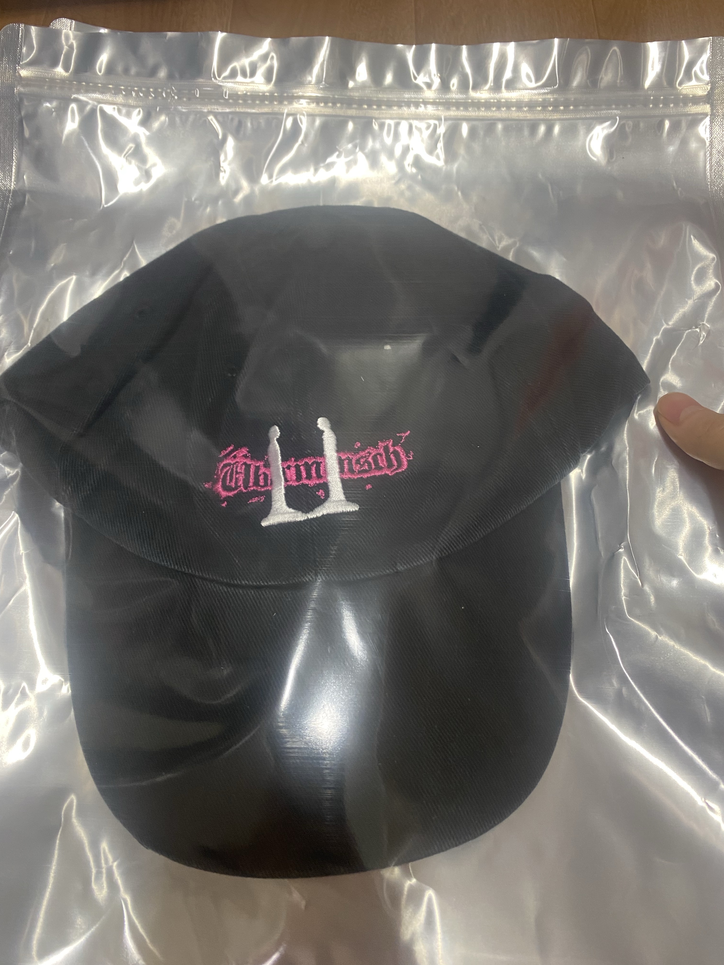 G-DRAGON Ubermensch Ball Cap Black 착용 스타일