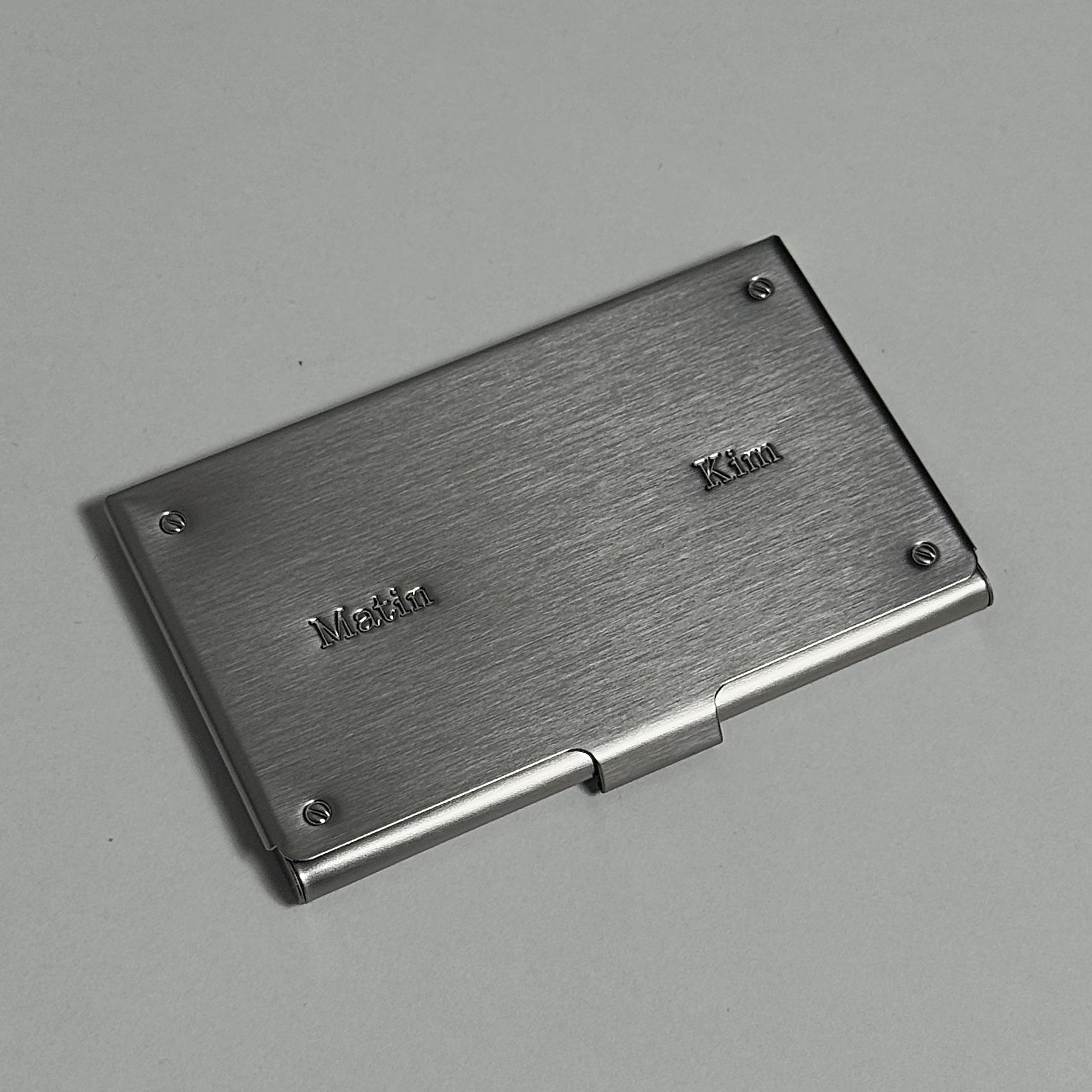 Matin Kim Signature Metal Card Holder Silver 착용 스타일