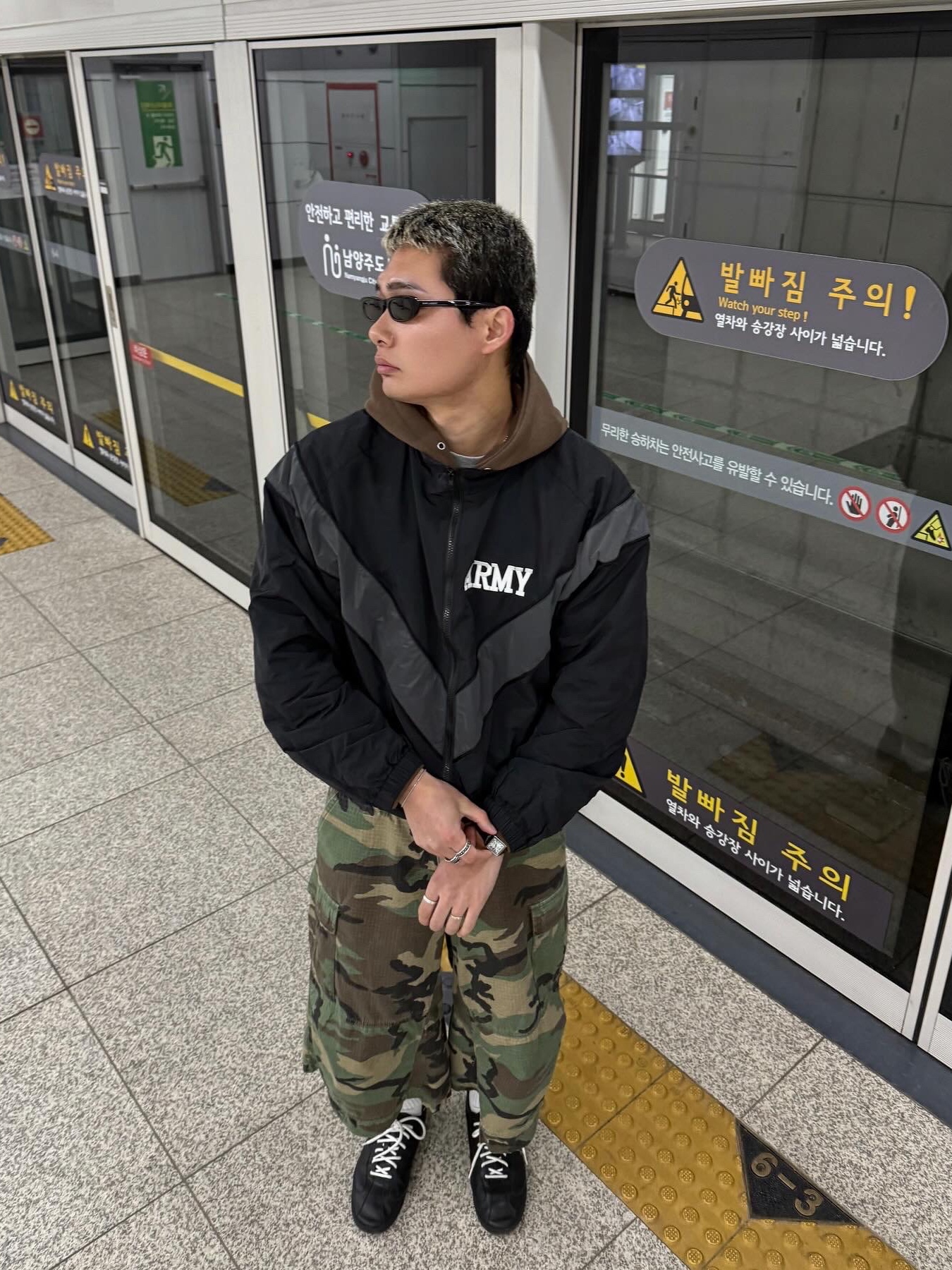 Supreme Pigment S Logo 6-Panel Black - 24FW 착용 스타일 - 6