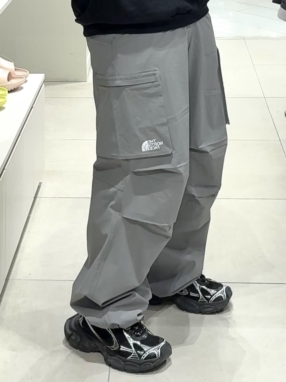 The North Face Ice Run Cargo Pants Gray - 25SS, Balenciaga 3XL Sneakers Black White 착용 스타일