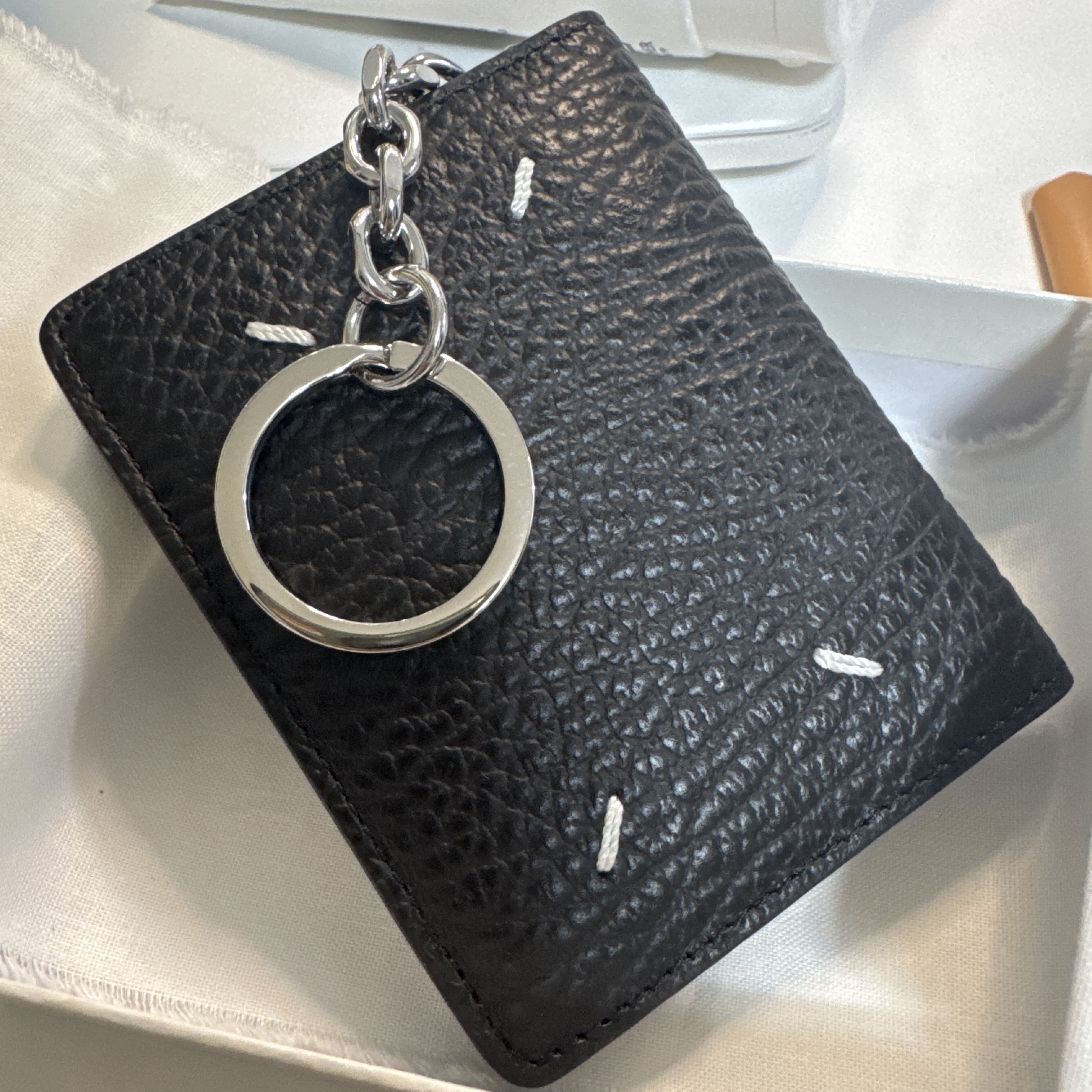 Maison Margiela Keyring Wallet Black 착용 스타일