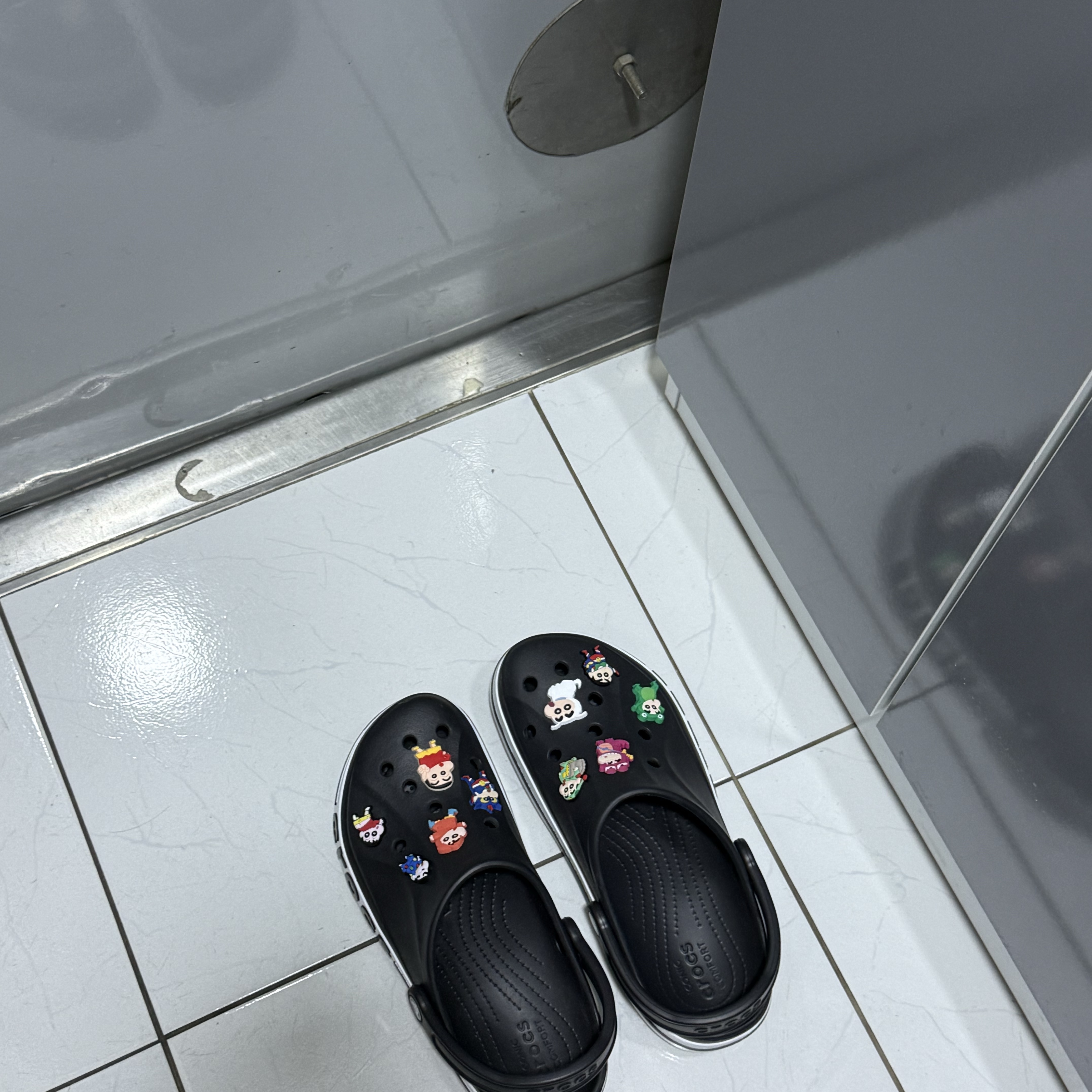 Crocs Bayaband Clog Black White 착용 스타일