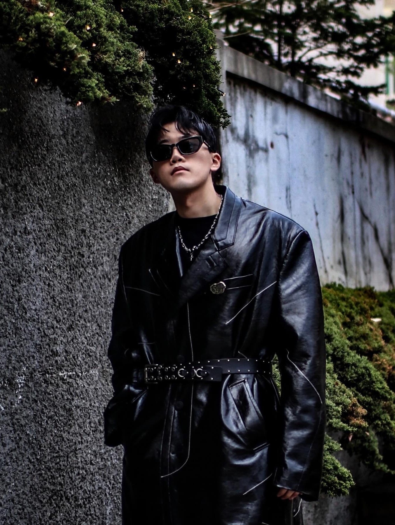 Vacant Archive Blenheim Double Stud Belt Black, Nike x Martine Rose Shox MR4 Black Multi 착용 스타일 - 4