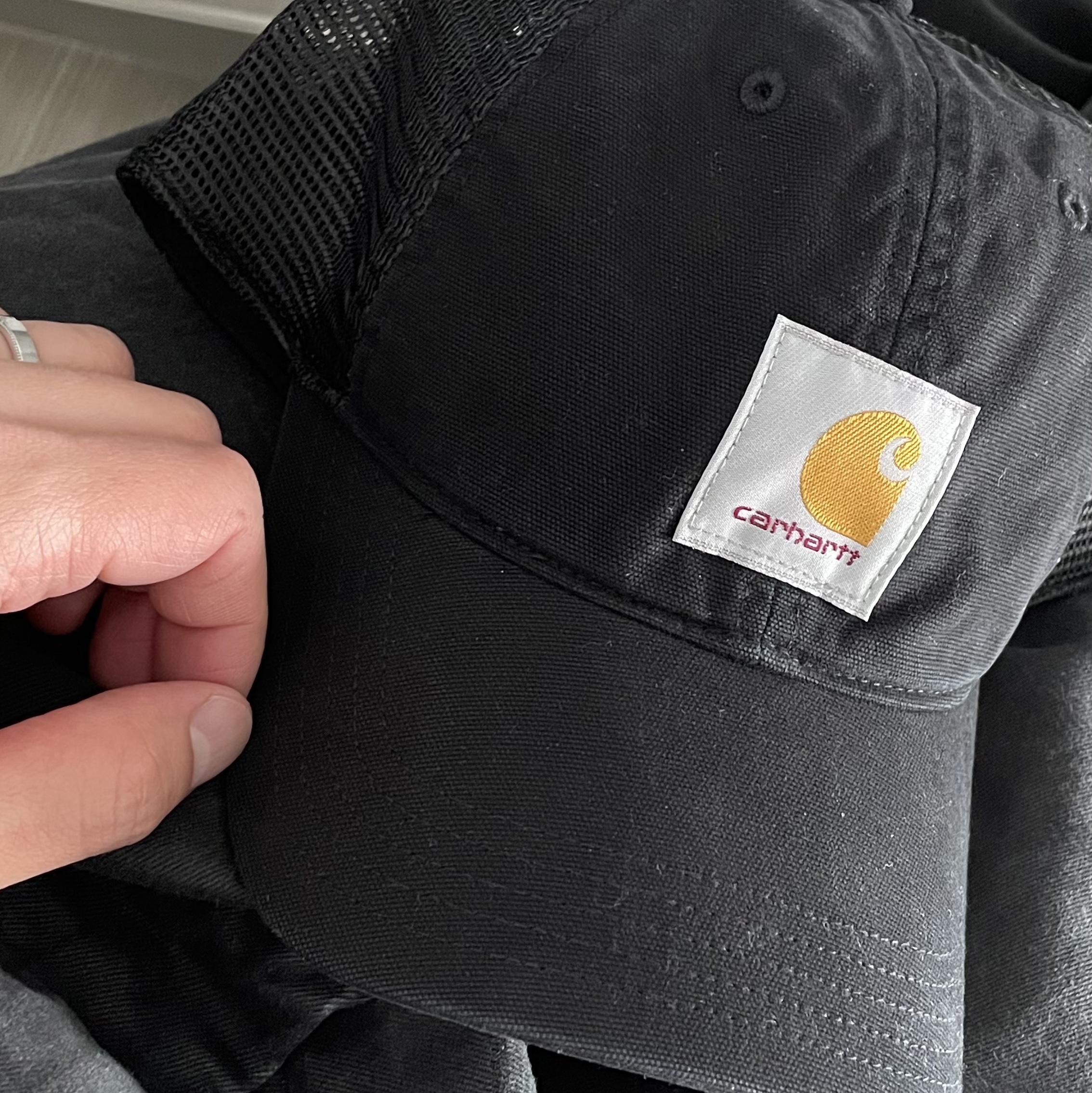 Carhartt Canvas Mesh-Back Cap Black 착용 스타일