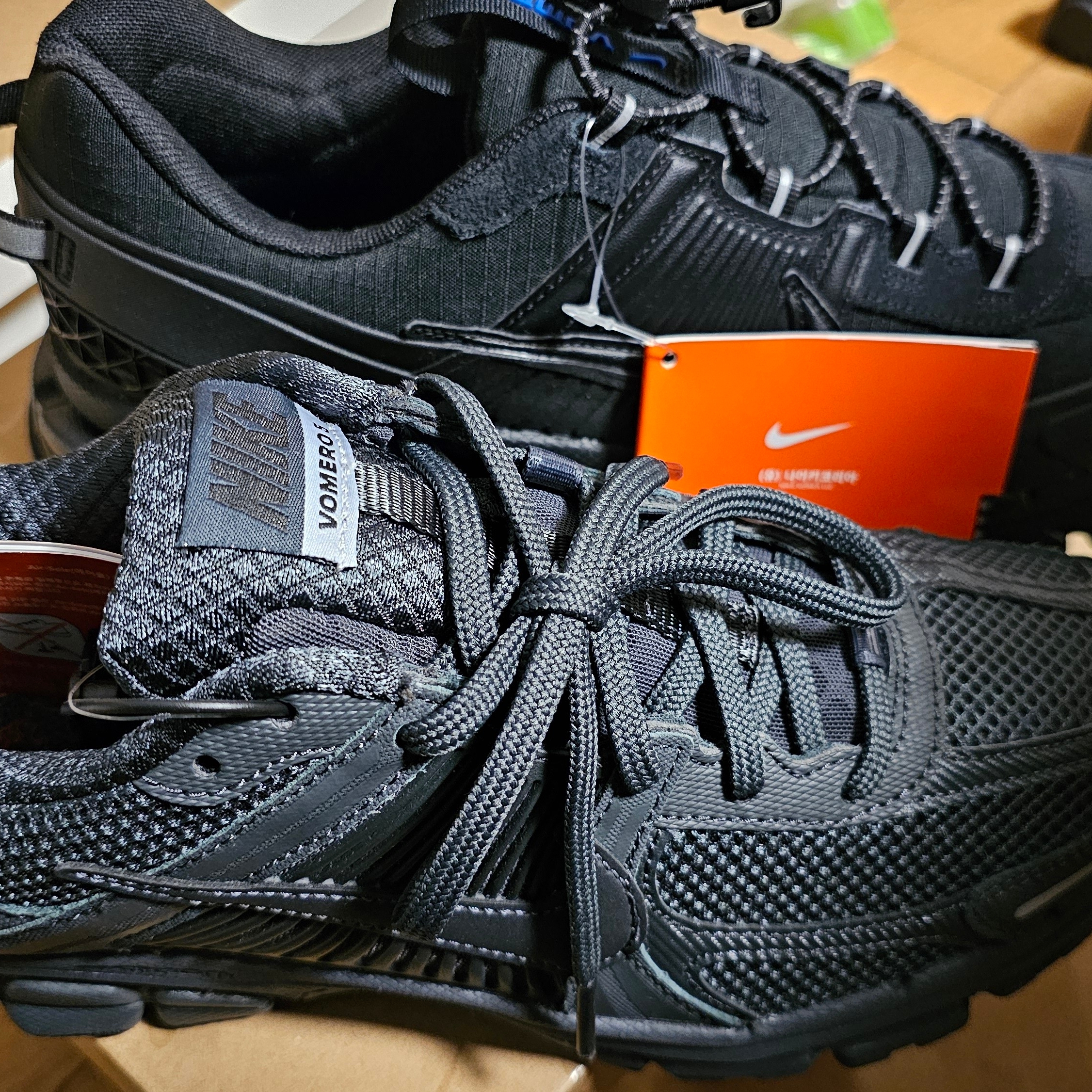 Nike Zoom Vomero Roam Black Racer Blue, Nike Zoom Vomero 5 SP Anthracite 2023 착용 스타일