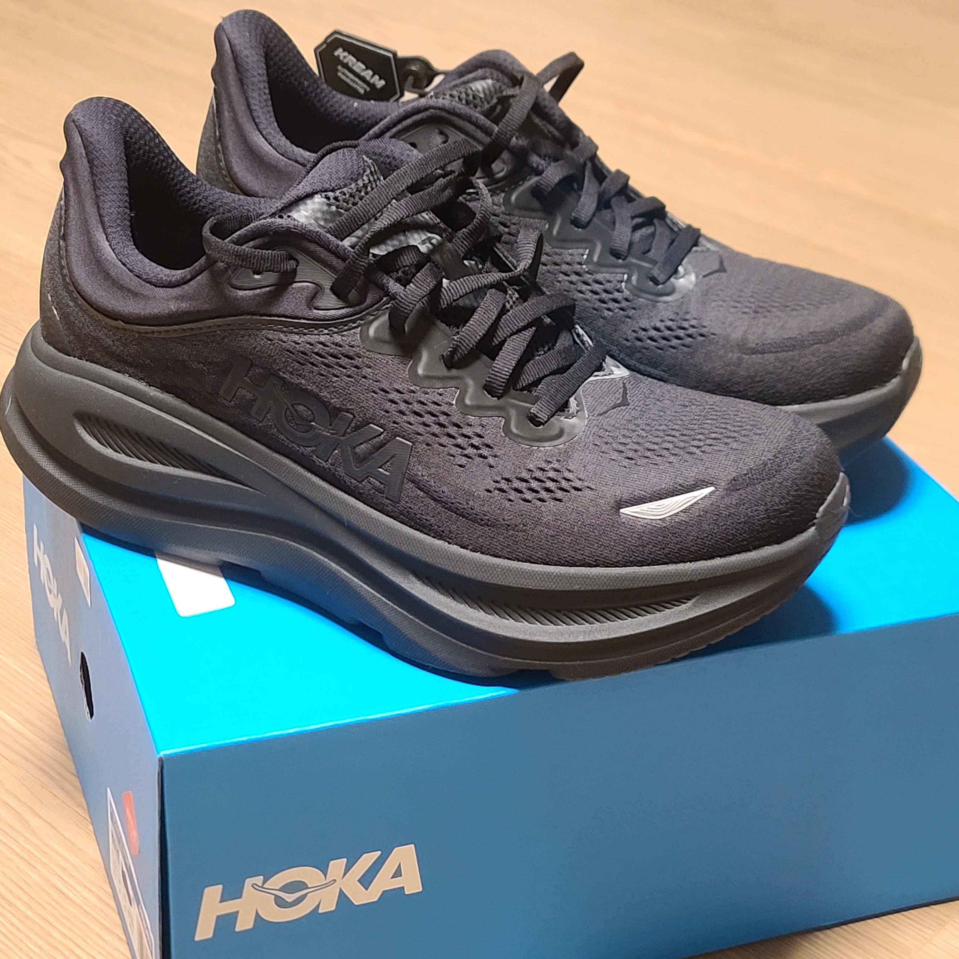 Hoka Bondi 9 Black - Wide 착용 스타일