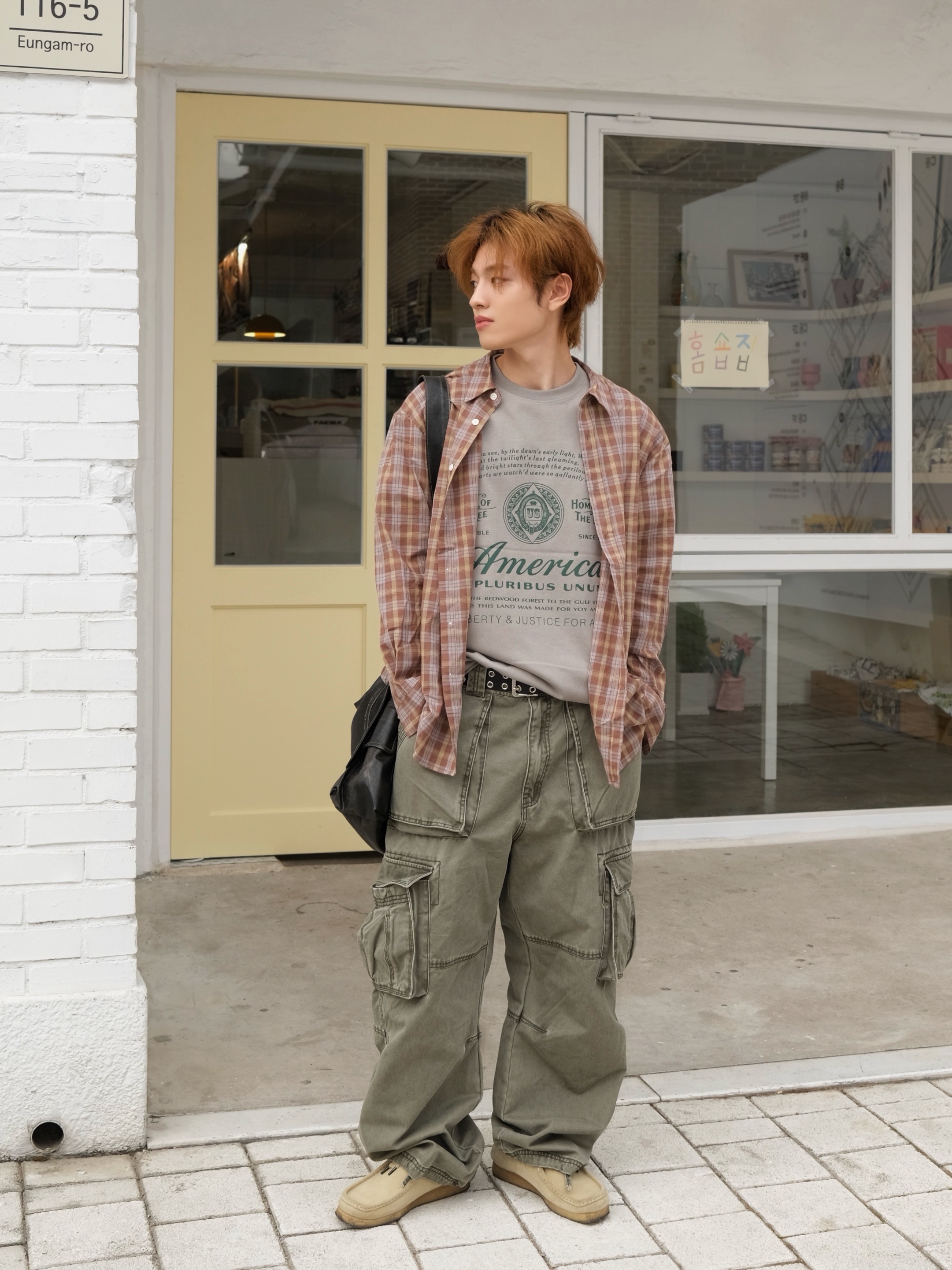 Clarks Wallabee Maple Suede 착용 스타일 - 6