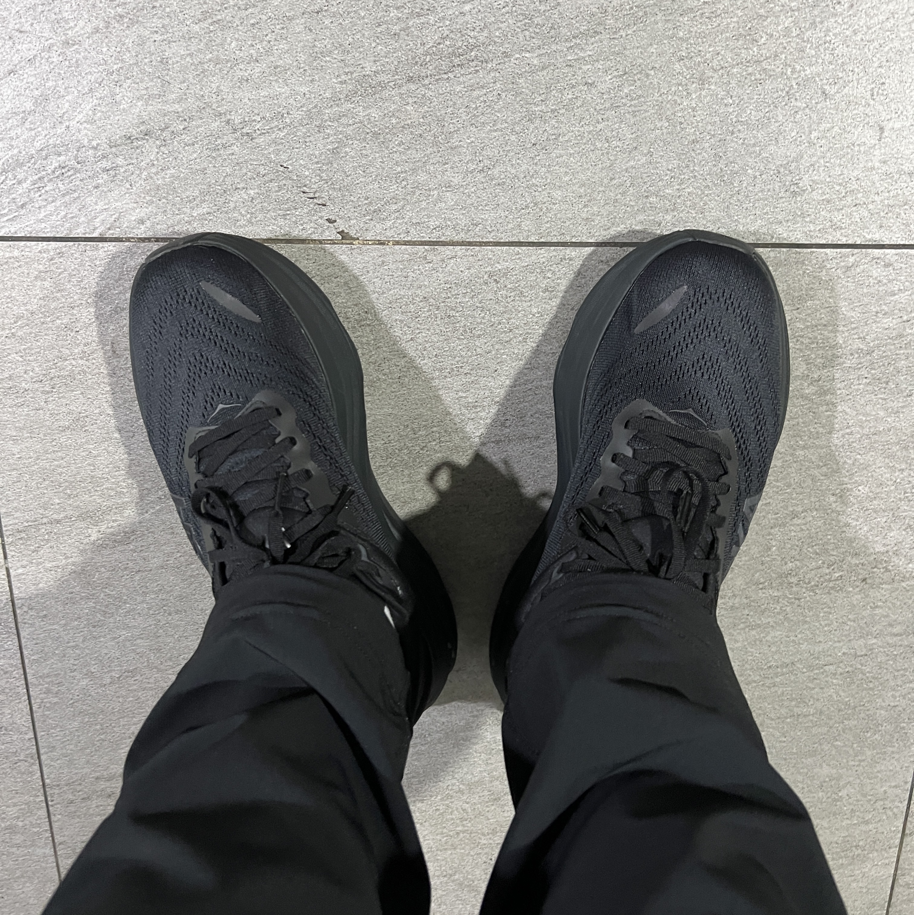 Hoka Bondi 8 Black - Wide 착용 스타일