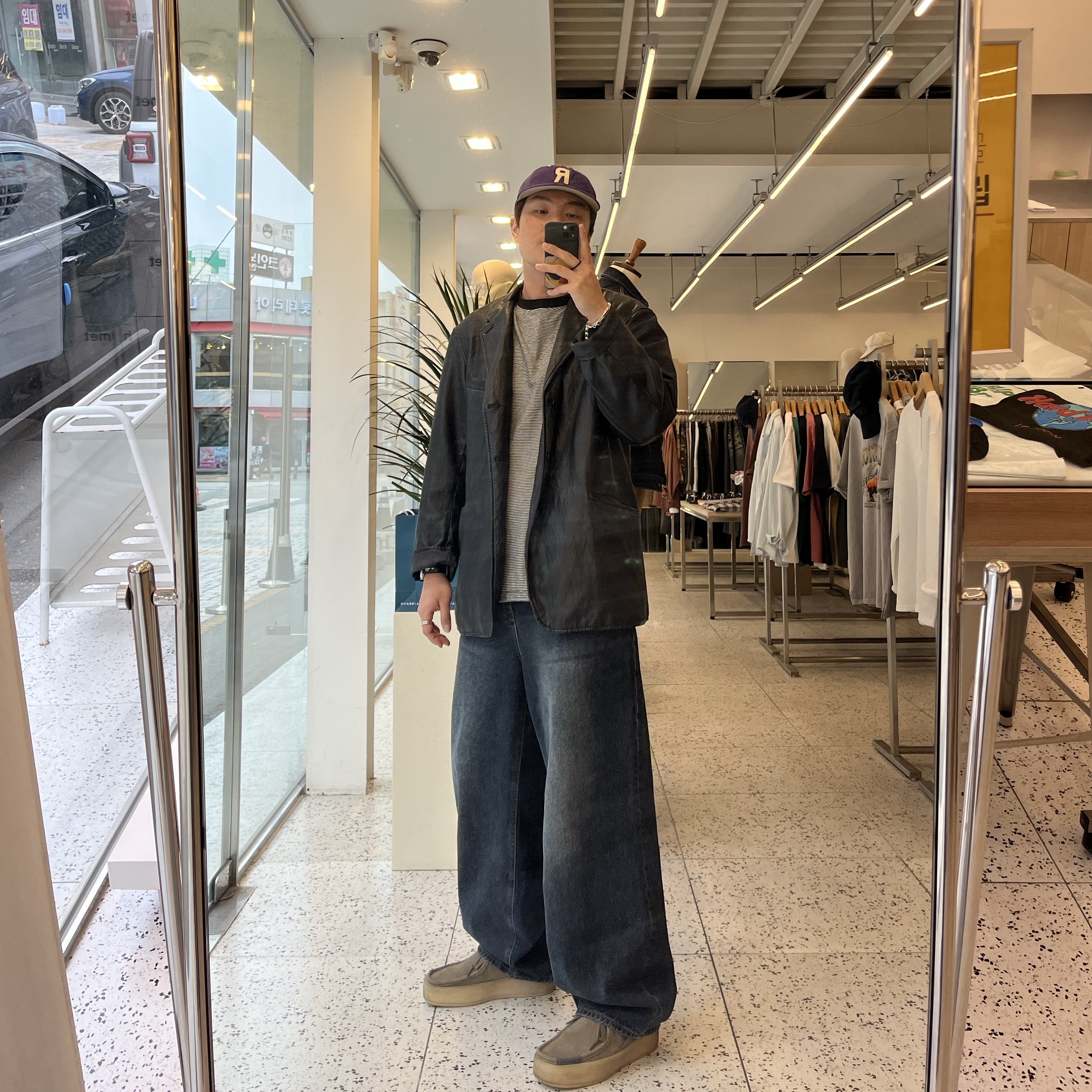 [20% 적립] Polo Ralph Lauren Wash Twill Ball Cap Medieval Purple - 25SS, Clarks x Jiyongkim Sun Bleached Wallabee Cup Pale Khaki - Jiyongkim Exclusive 착용 스타일