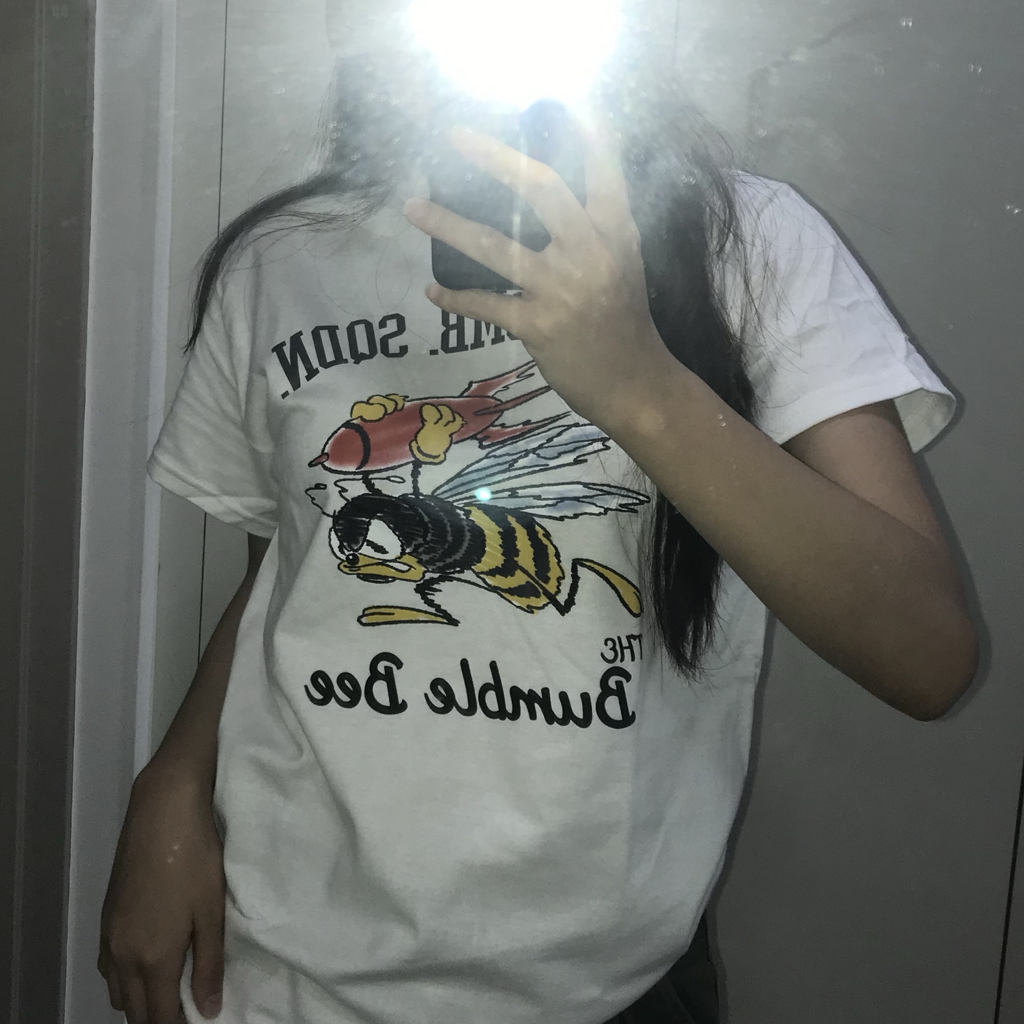 Gildan X American Collection Bumble Bee T-Shirt White 착용 스타일 - 5