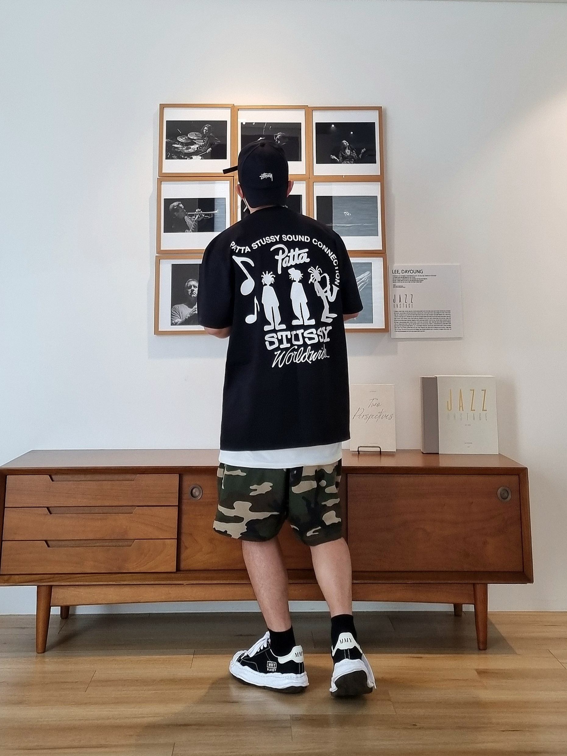Stussy x Patta Sound Connection T-Shirt Black, Maison Mihara Yasuhiro Blakey OG Sole Canvas Low-top Sneakers Black White 착용 스타일