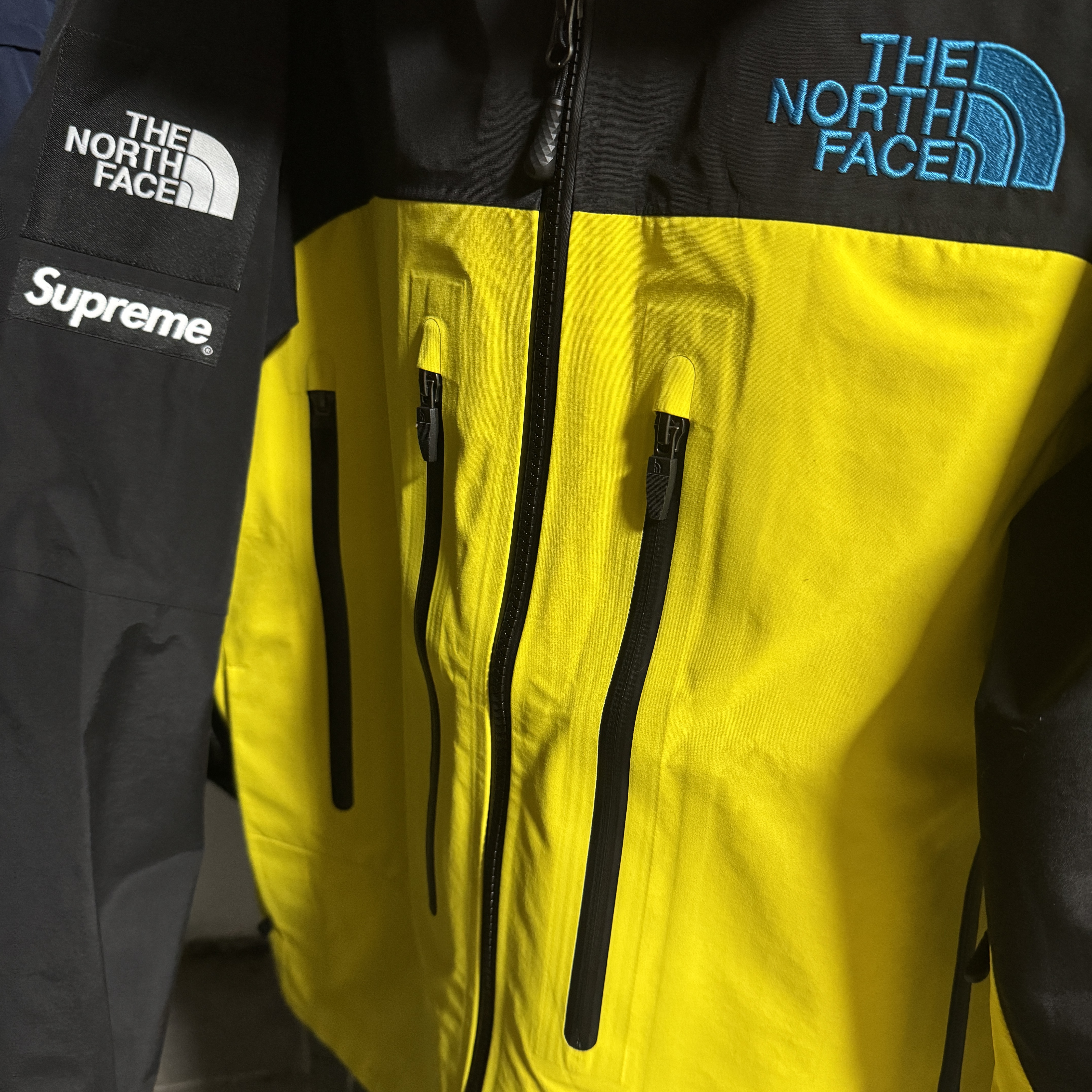 Supreme x The North Face Taped Seam Shell Jacket Yellow - 22FW 착용 스타일