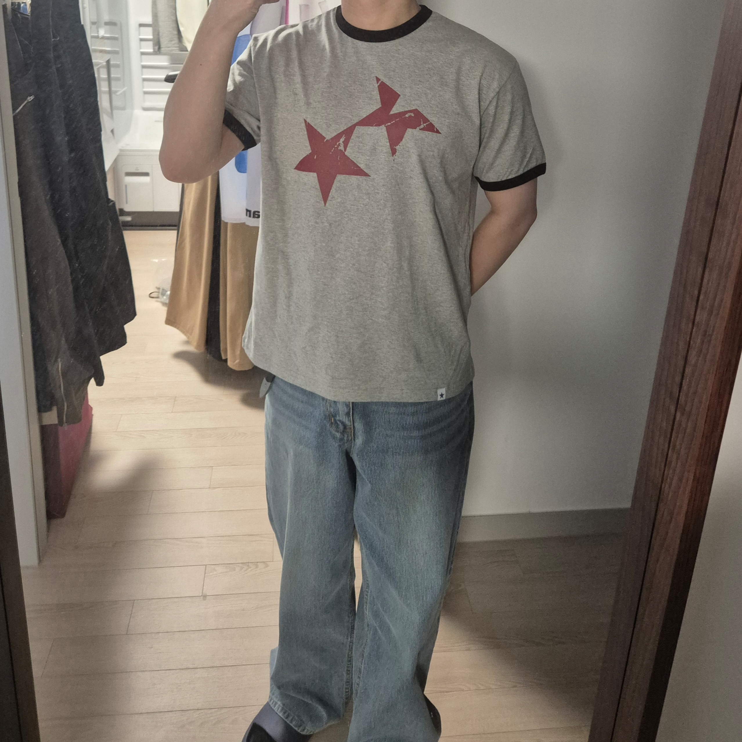CAVISH Twin Star Ringer SS Tee Grey 착용 스타일