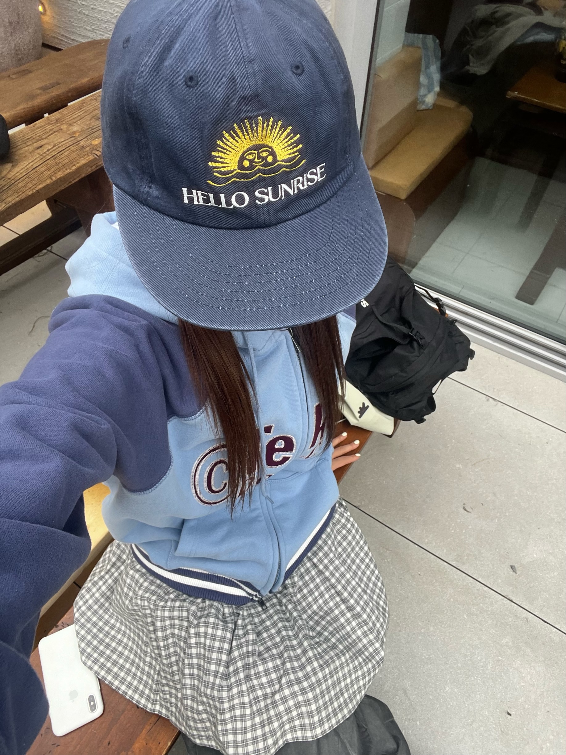 Hello Sunrise Washed HS Arch Logo 6Panel Cap Navy & Orange 착용 스타일