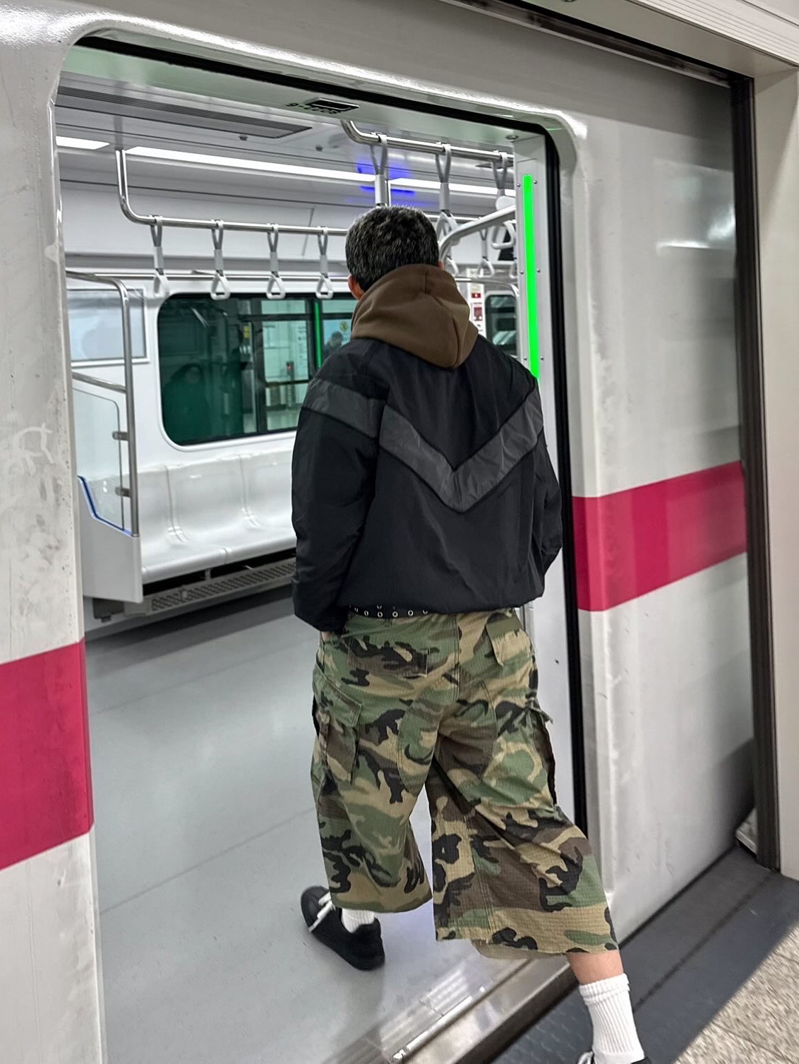 Supreme Pigment S Logo 6-Panel Black - 24FW 착용 스타일 - 5