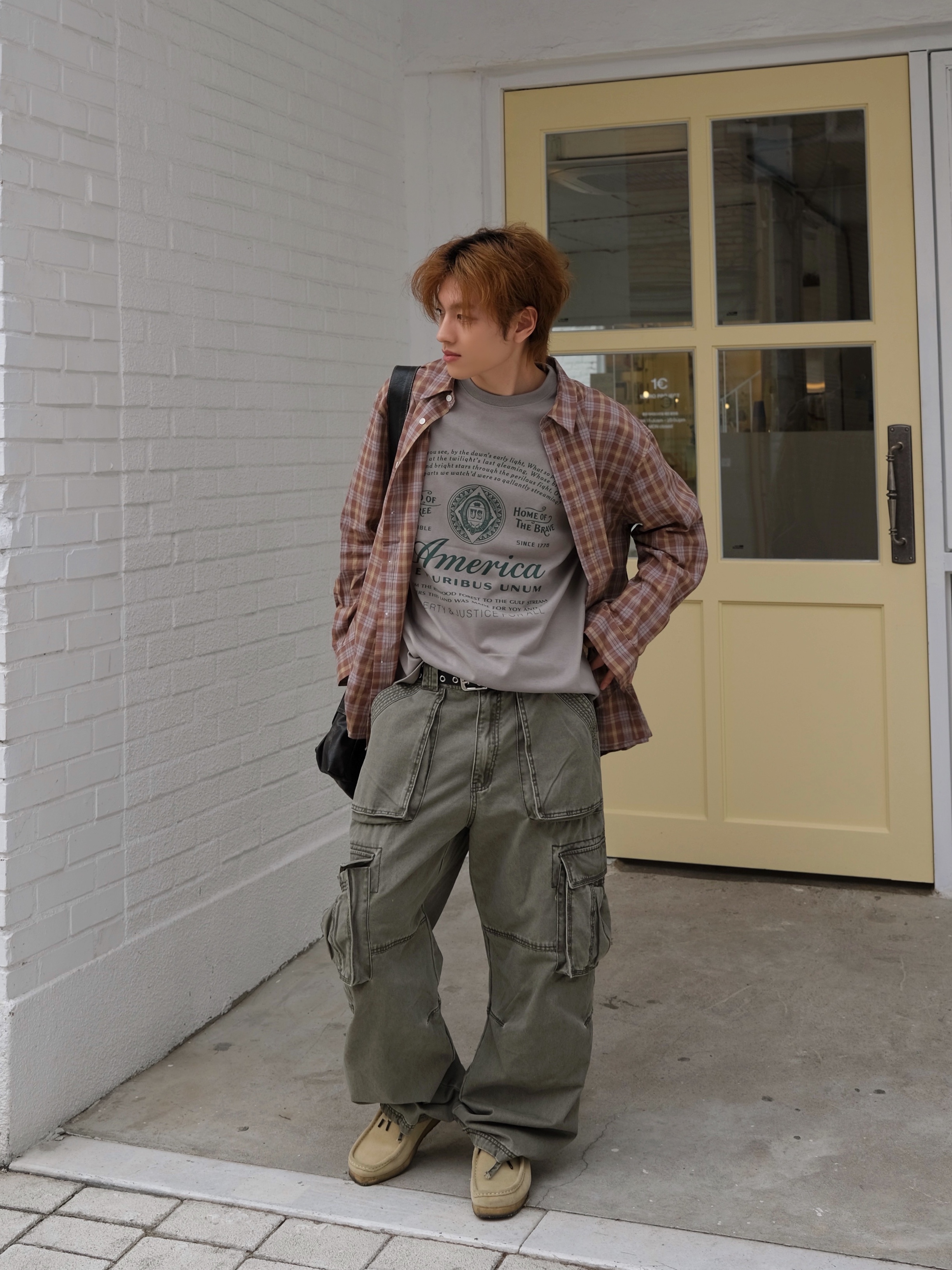 Clarks Wallabee Maple Suede 착용 스타일 - 1
