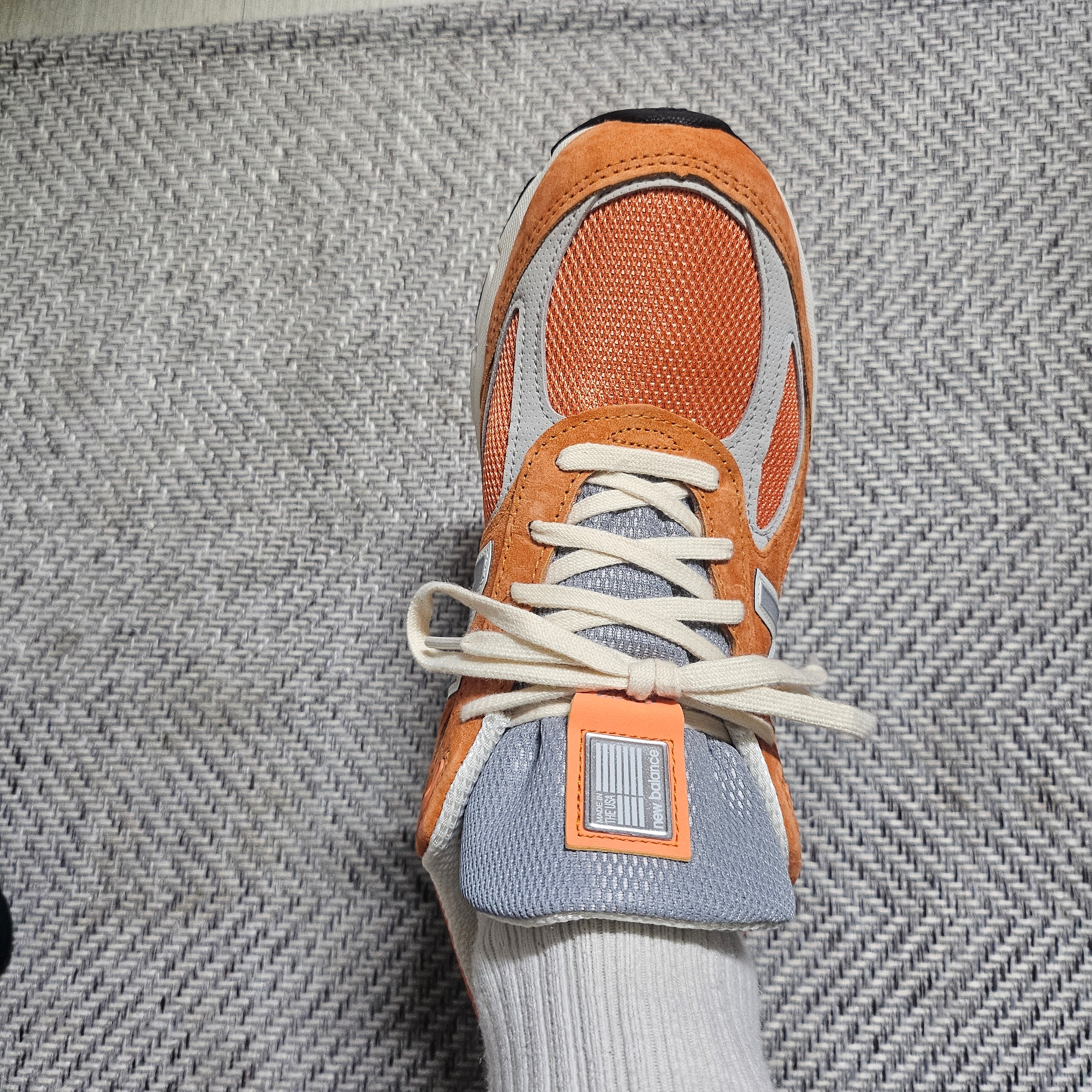 New Balance x Aime Leon Dore 990v4 Made in USA Red Clay Cream 착용 스타일 - 2