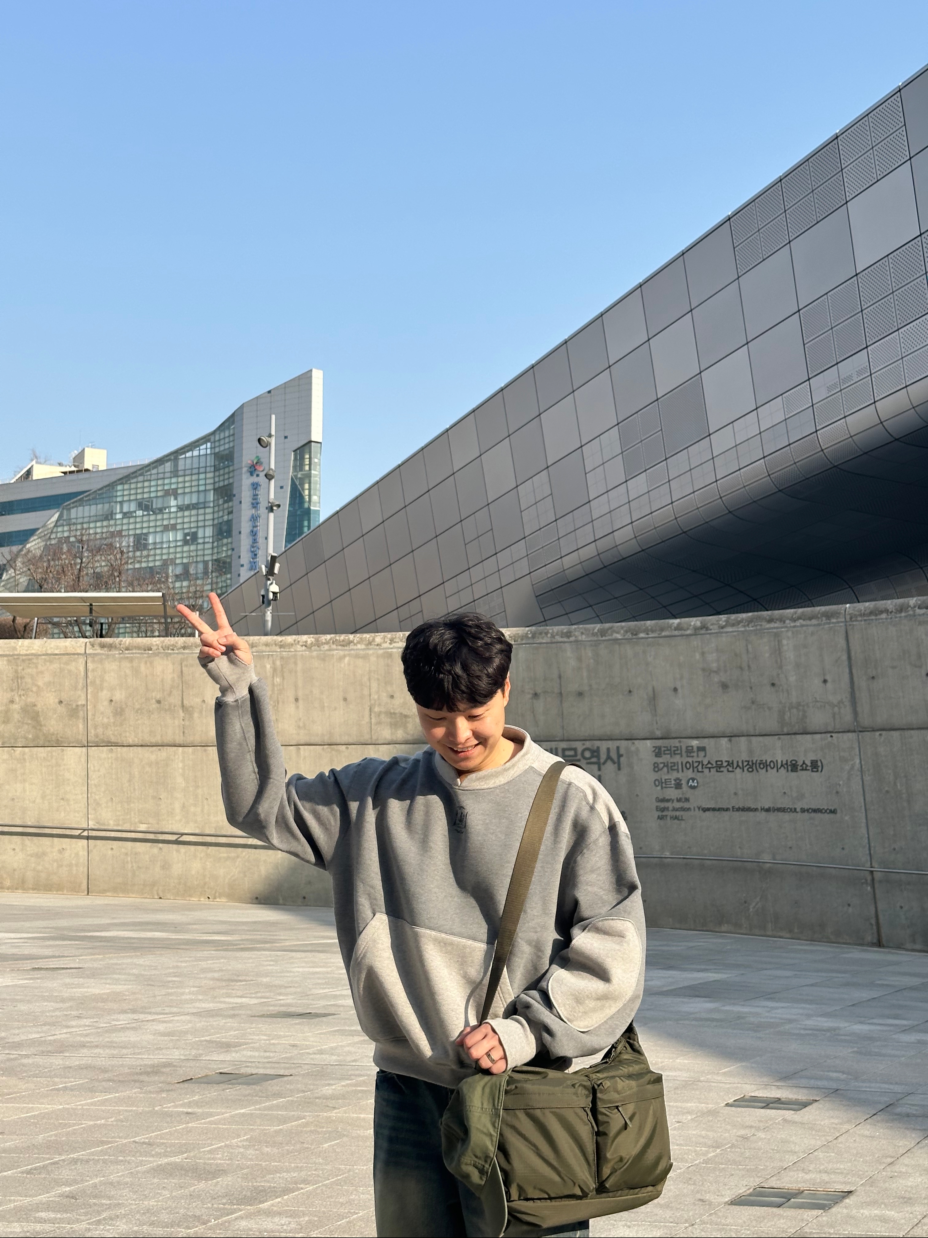 IAB Studio x Delicious in Dungeon Laios Sweatshirt Gray, Nike Air Vortex VNTG White Wolf Grey 착용 스타일 - 7