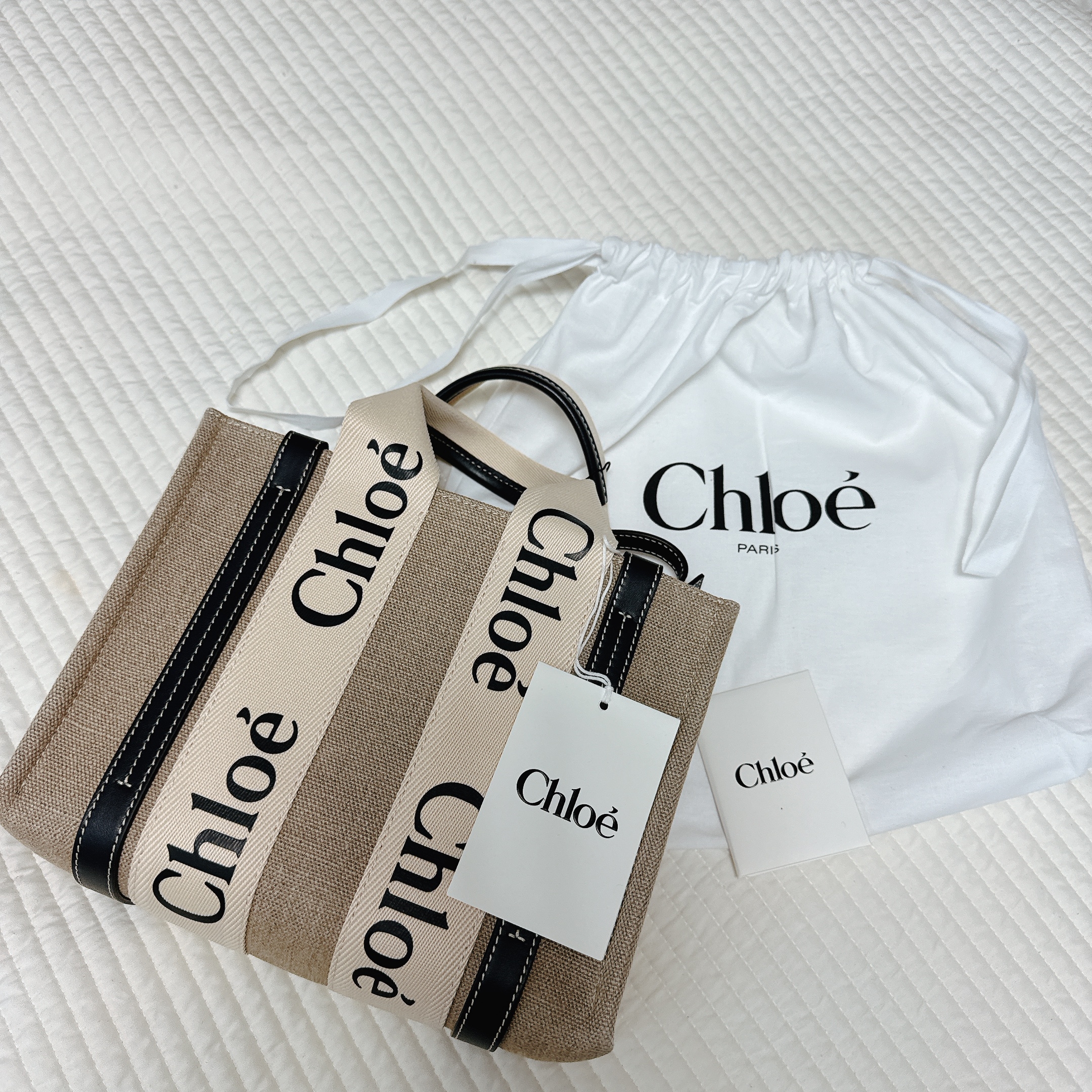Chloe Woody Small Strap Tote Bag Navy 착용 스타일