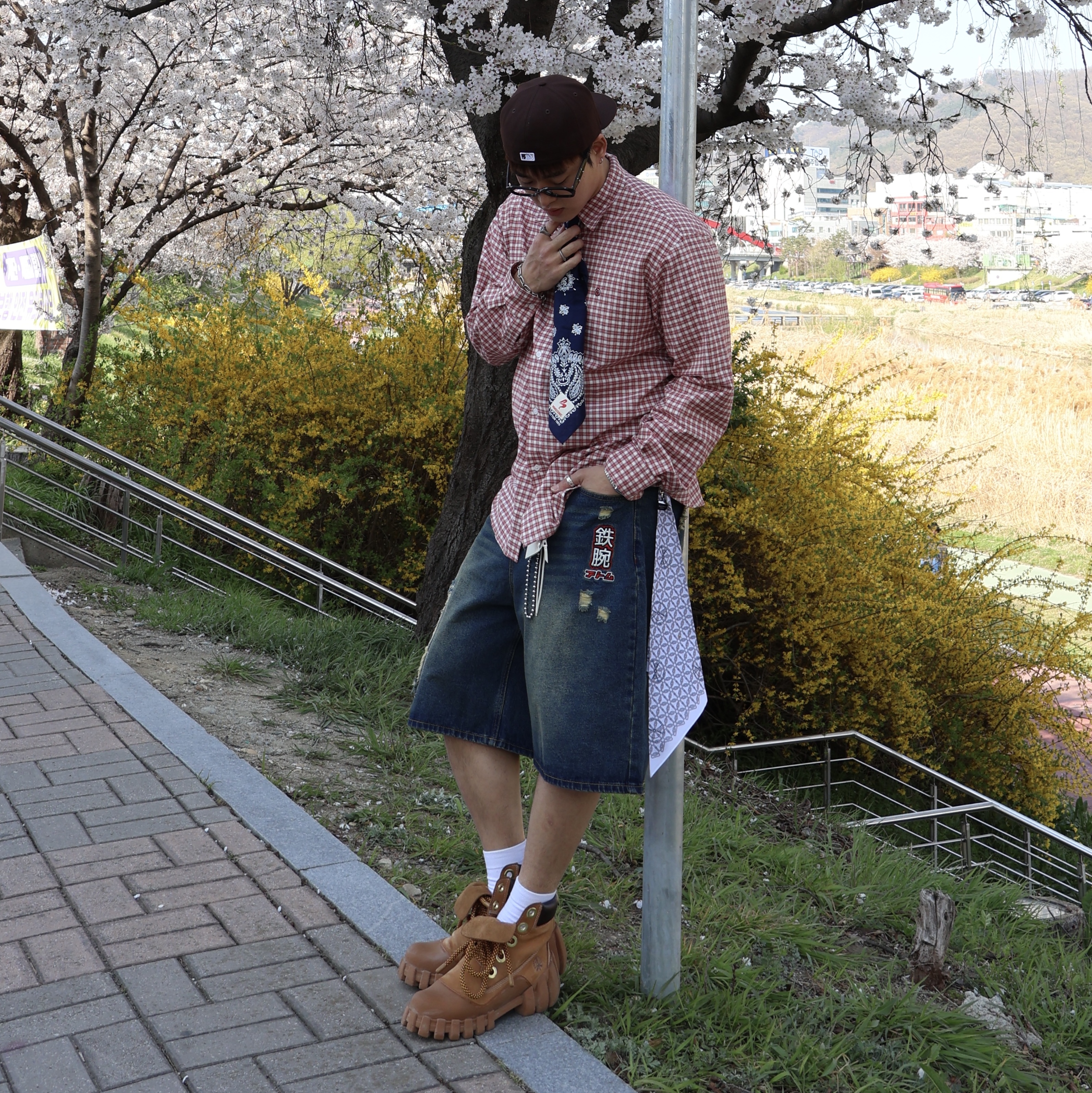 Gentle Monster x Maison Margiela MM212 Black Clear, Timberland x Humberto Leon 6 Inch Boot Wheat Nubuck - Medium 착용 스타일 - 2