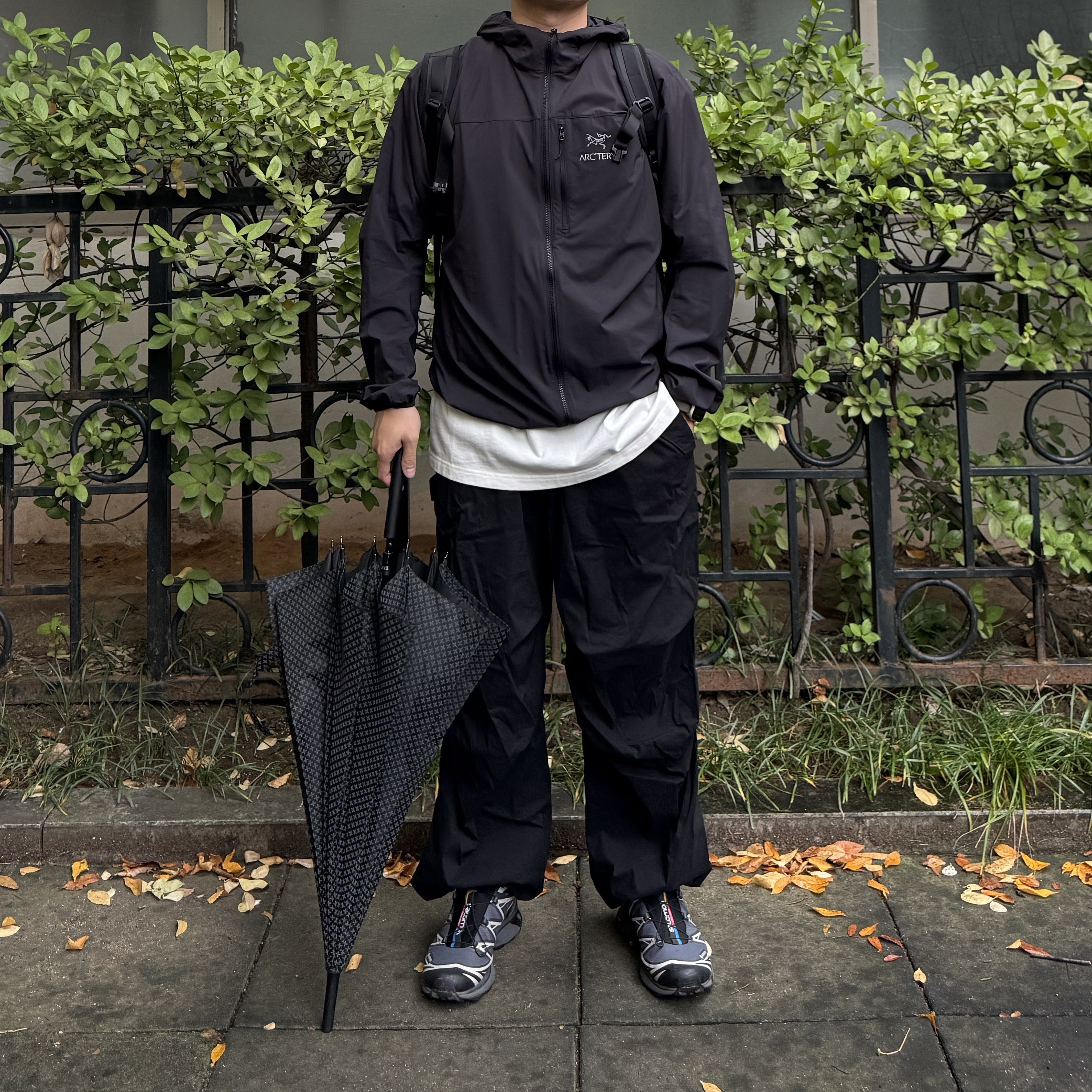 Salomon XT-6 Gore-Tex Black Ebony, Arc'teryx Squamish Hoody Black 착용 스타일
