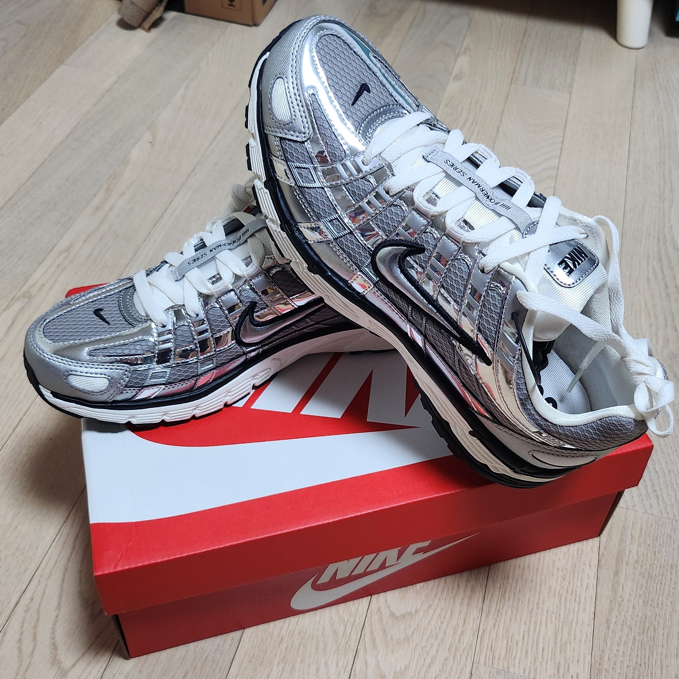 Nike P-6000 Metallic Silver 착용 스타일 - 3