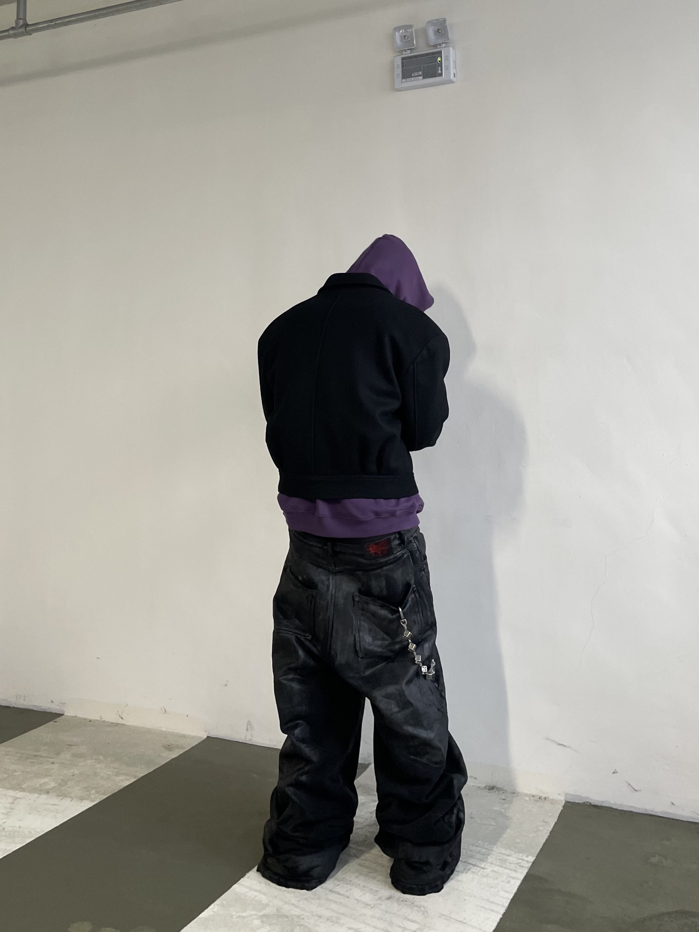 발렌시아가 스톰퍼 부티 블랙 착용 스타일 - 2