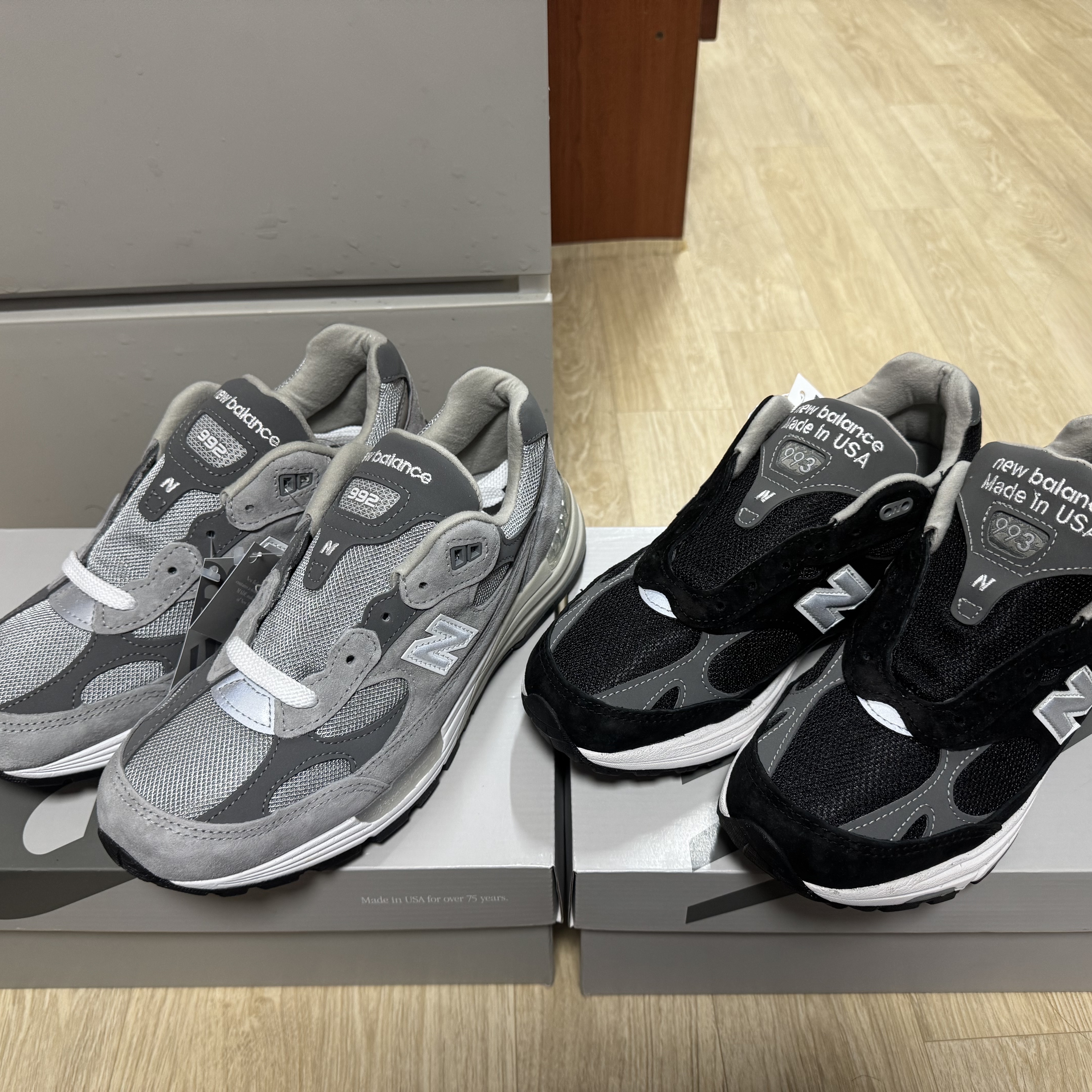 New Balance 992 Made in USA Core Grey Silver Metallic, New Balance 993 Made in USA Black - D Standard 착용 스타일