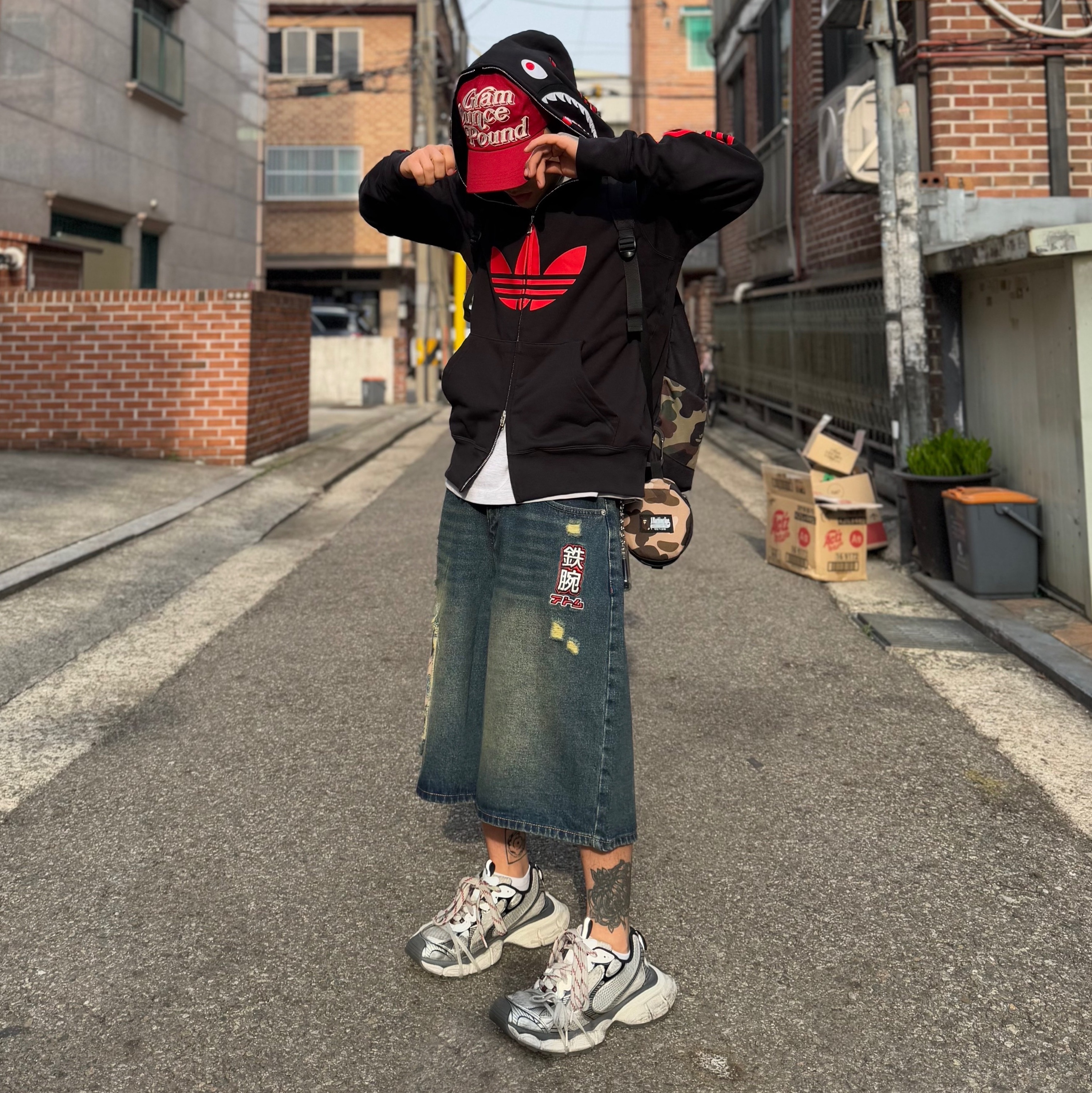 Adidas x BAPE Ultimate Shark Hoodie Black - KR Sizing, Balenciaga 3XL Sneakers Grey White Red 착용 스타일 - 4