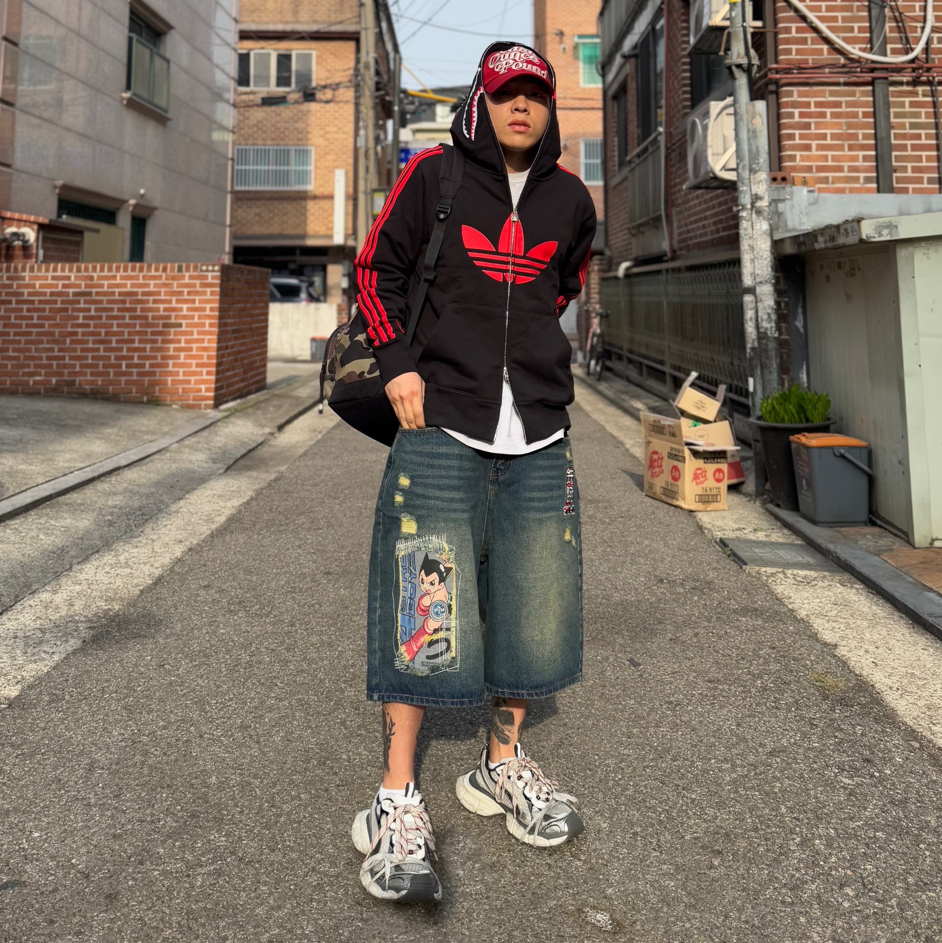 Adidas x BAPE Ultimate Shark Hoodie Black - KR Sizing, Balenciaga 3XL Sneakers Grey White Red 착용 스타일 - 5