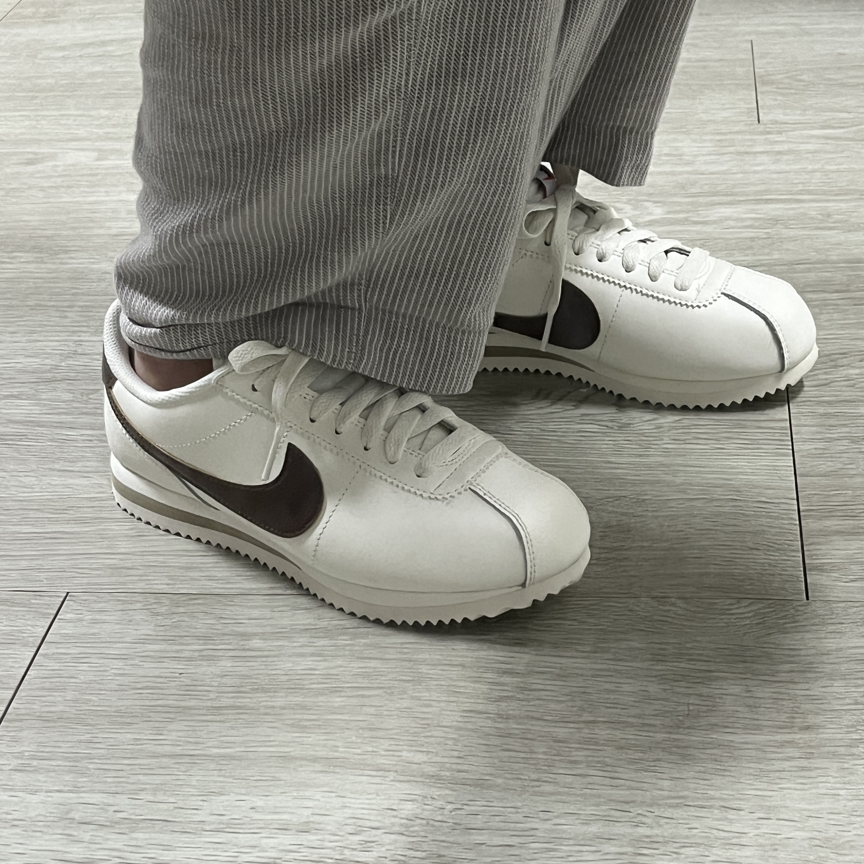 (W) Nike Cortez Sail Cacao Wow 착용 스타일