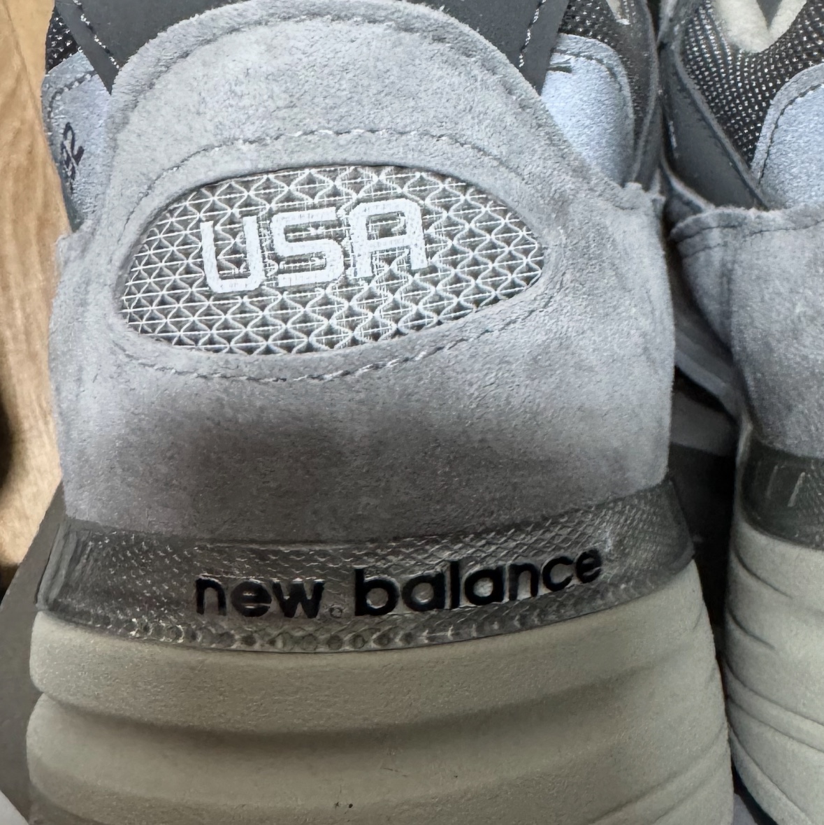 New Balance 992 Made in USA Core Grey Silver Metallic 착용 스타일