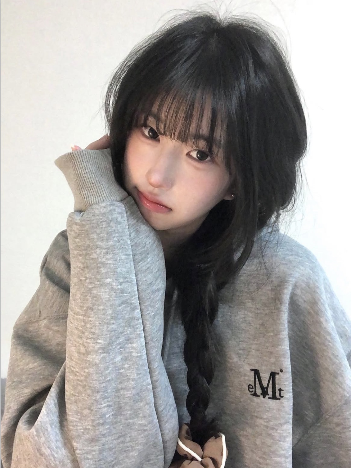 Signature Basic Logo Hood T Gray 착용 스타일 - 3
